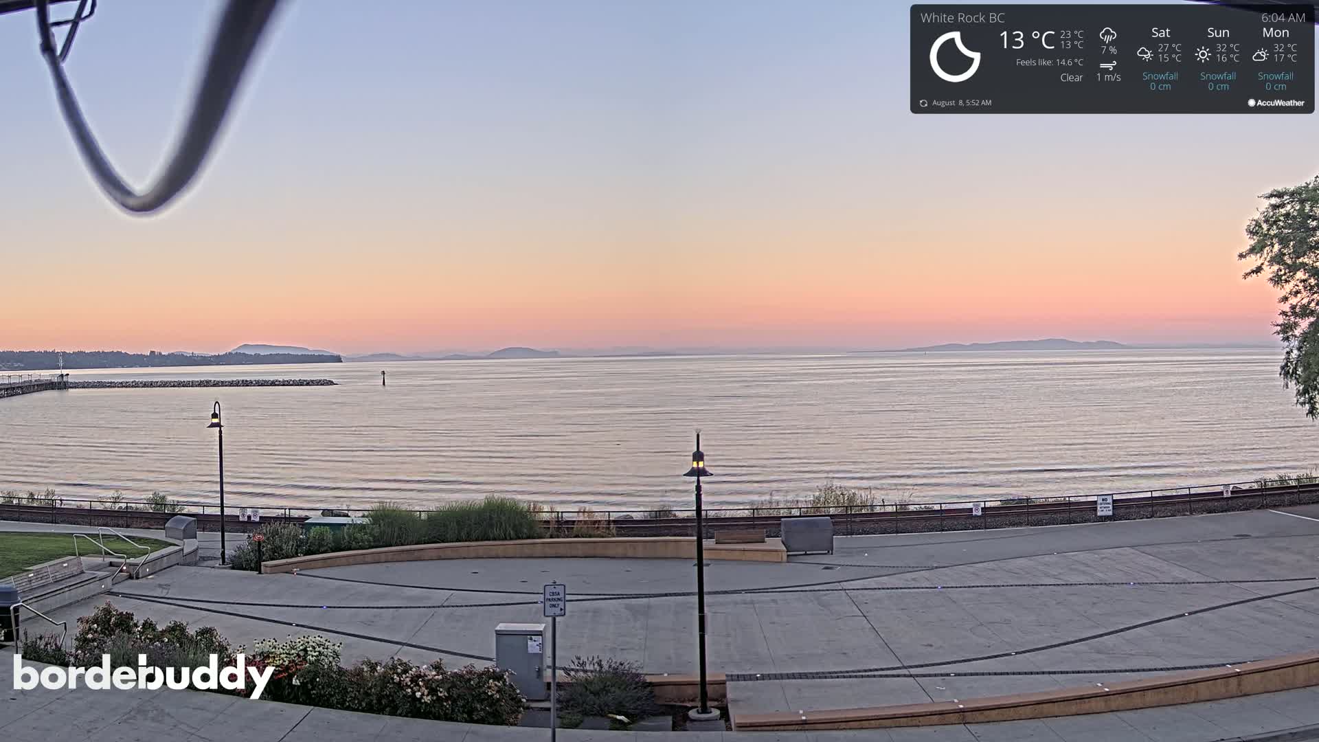 White Rock Beach & Memorial Park Live Cam - White Rock, Metro Vancouver, British Columbia, Canada