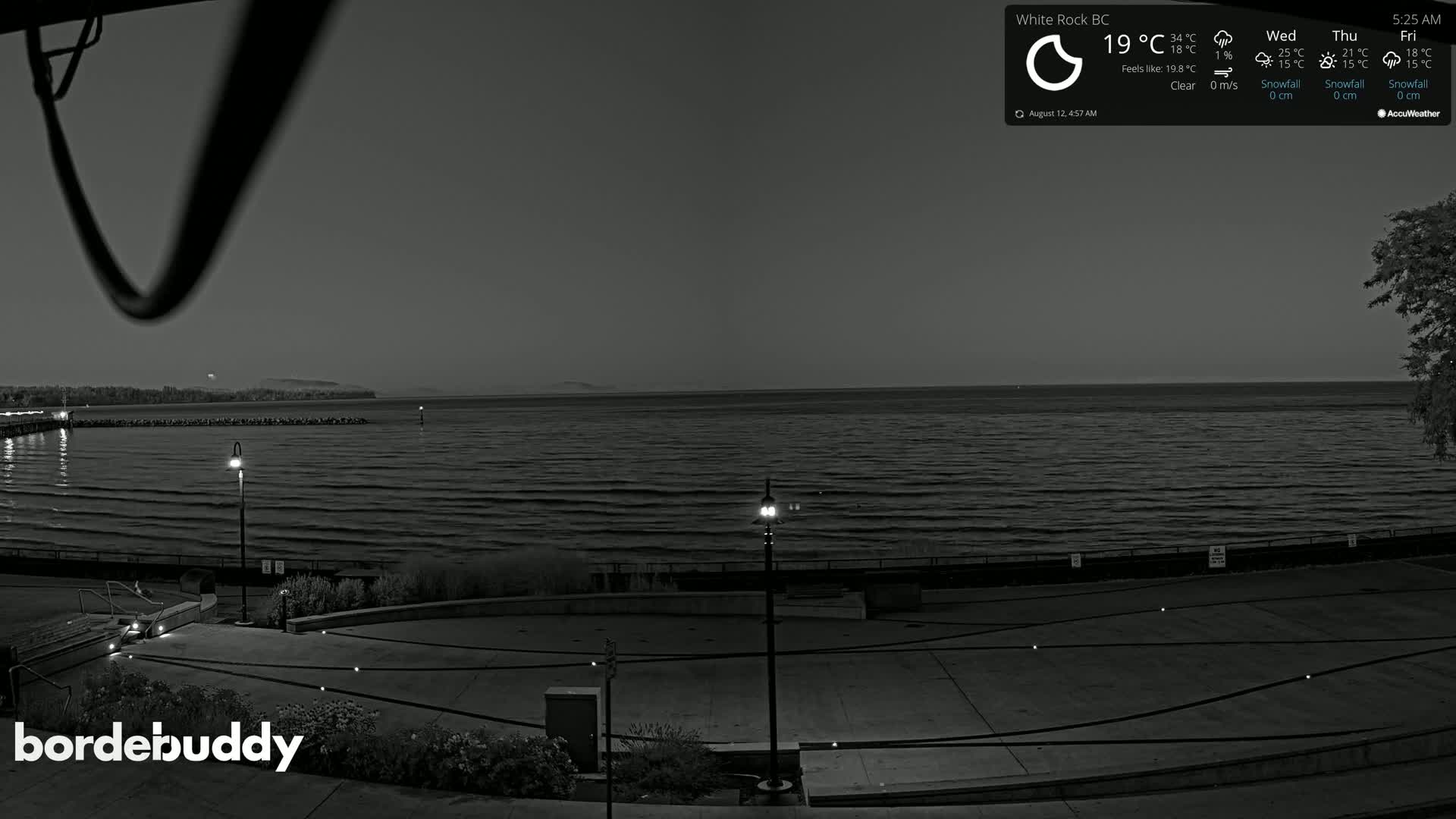 White Rock Beach & Memorial Park Live Cam - White Rock, Metro Vancouver, British Columbia, Canada
