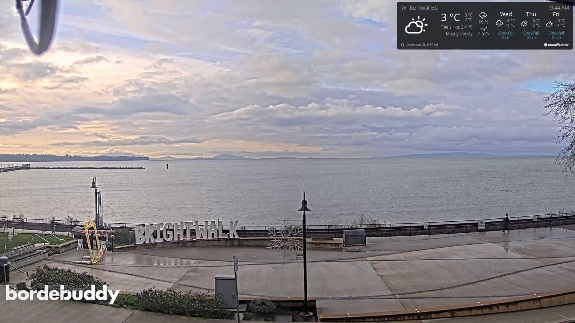 White Rock Beach & Memorial Park Live Cam - White Rock, Metro Vancouver, British Columbia, Canada