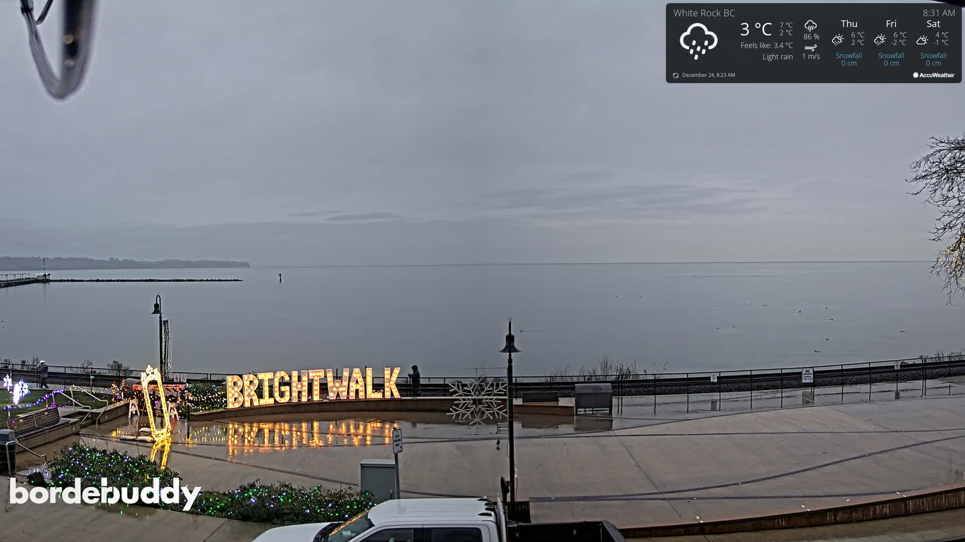 White Rock Beach & Memorial Park Live Cam - White Rock, Metro Vancouver, British Columbia, Canada