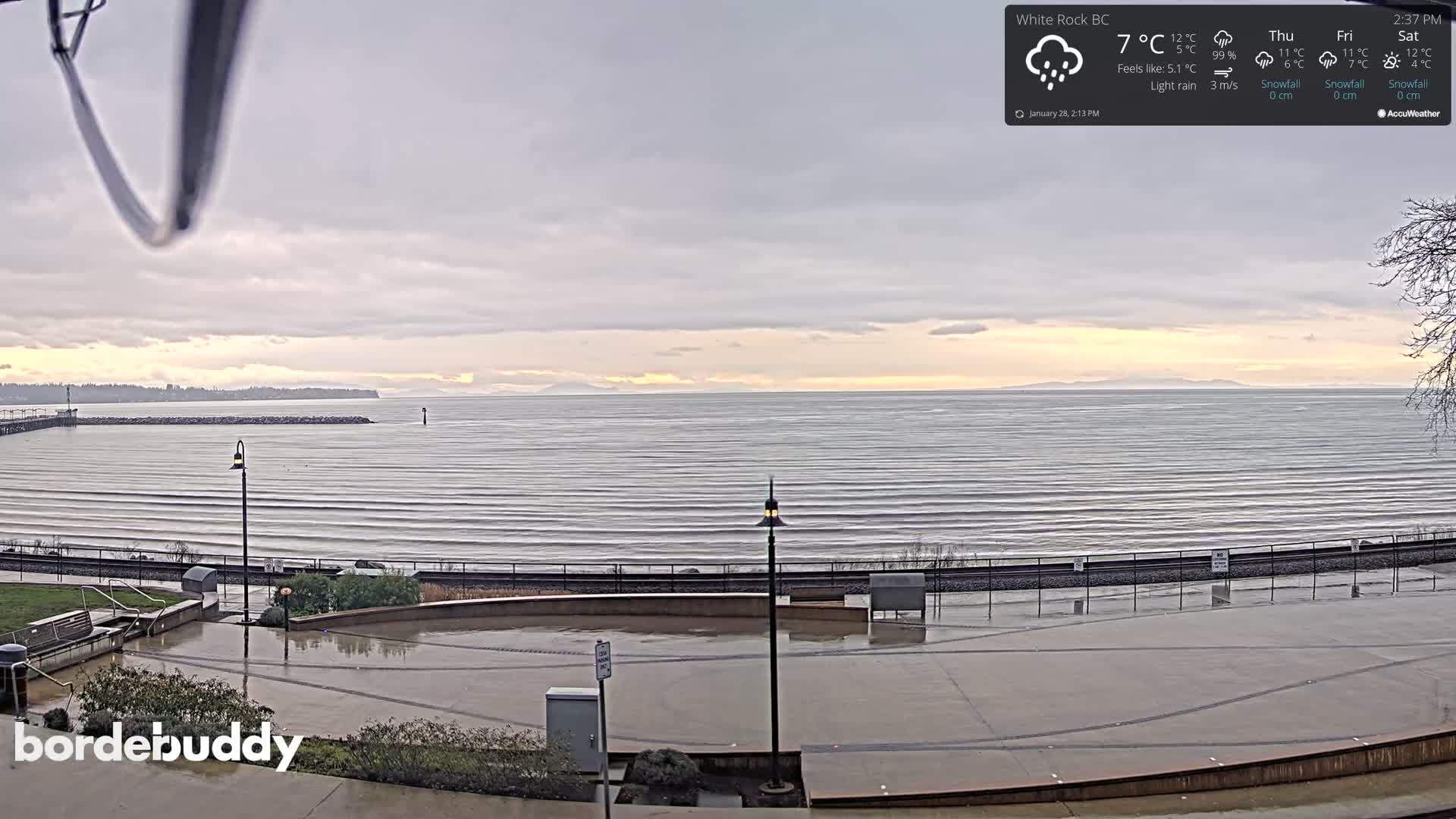 White Rock Beach & Memorial Park Live Cam - White Rock, Metro Vancouver, British Columbia, Canada