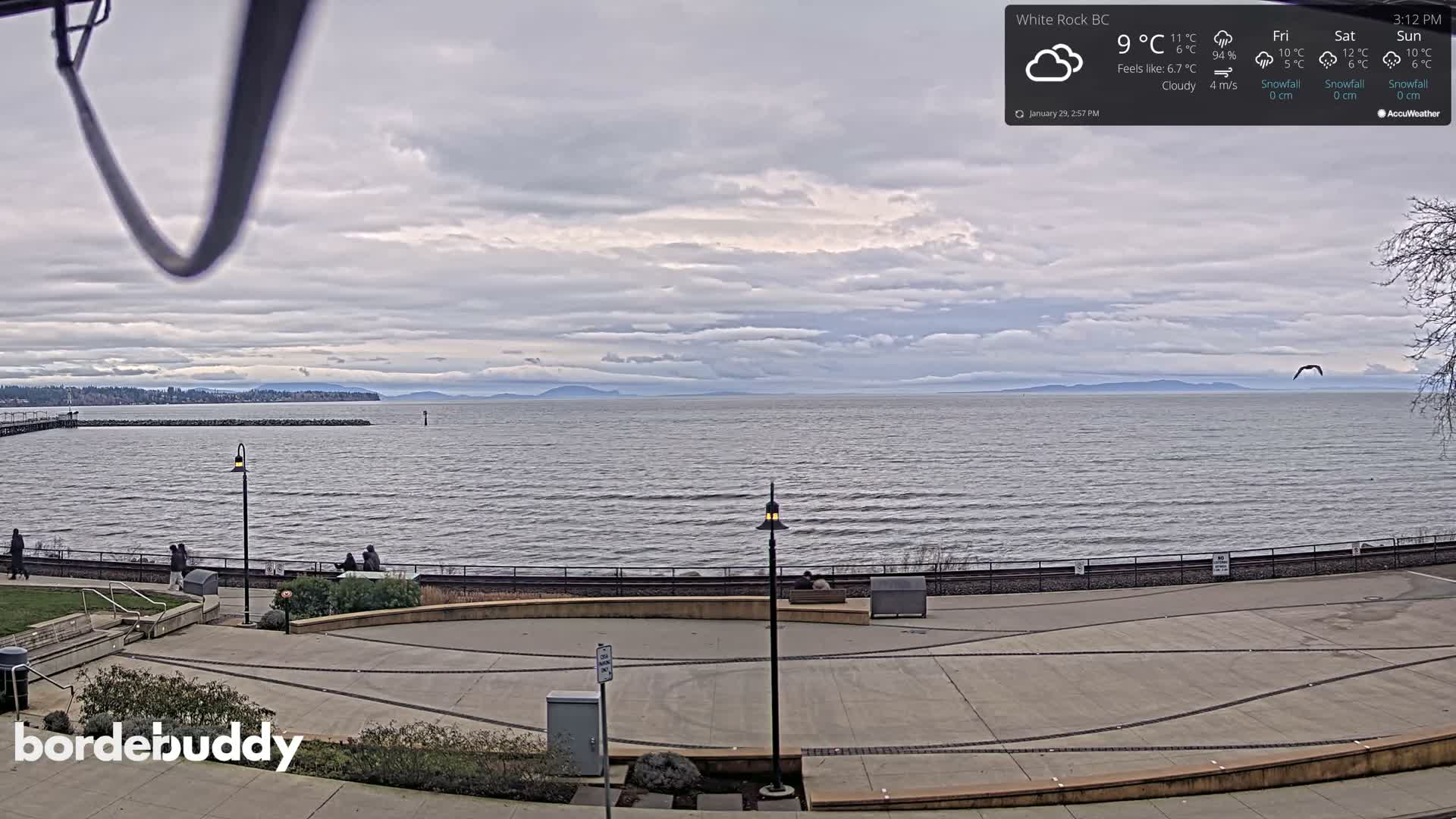 White Rock Beach & Memorial Park Live Cam - White Rock, Metro Vancouver, British Columbia, Canada