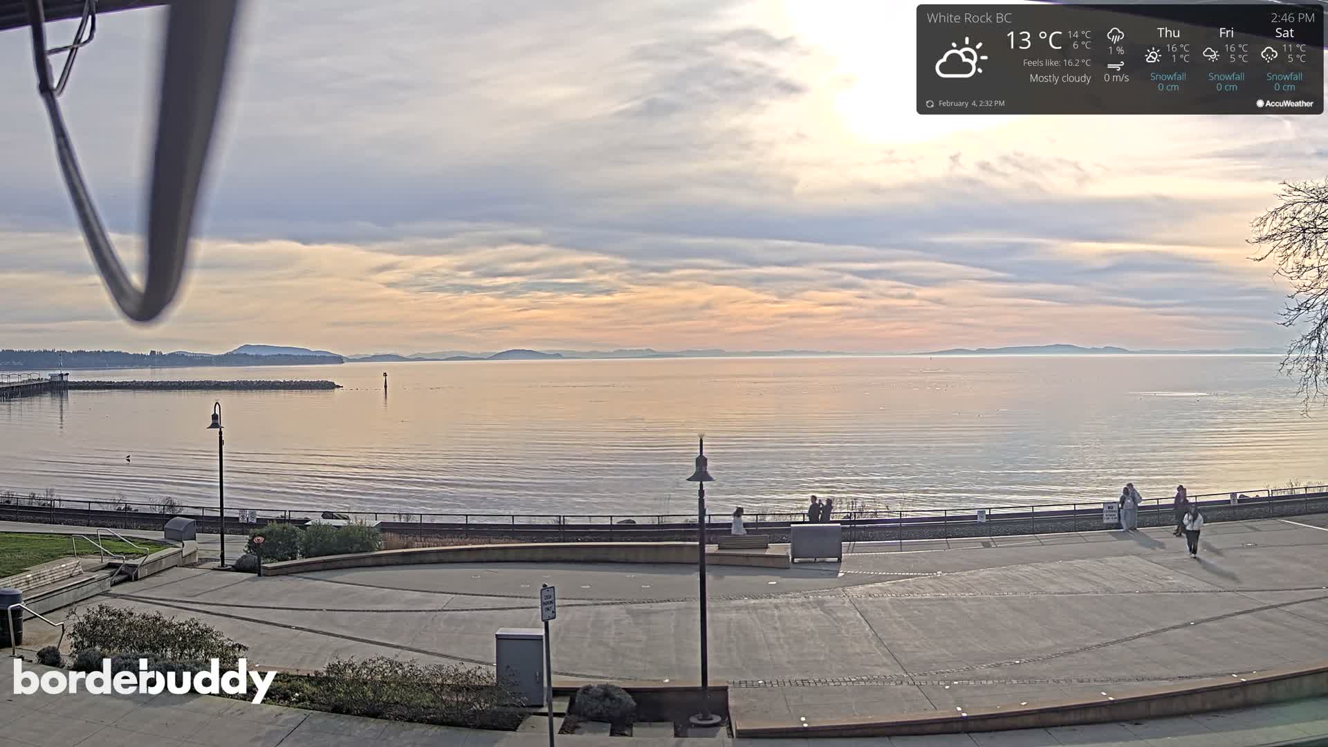 White Rock Beach & Memorial Park Live Cam - White Rock, Metro Vancouver, British Columbia, Canada
