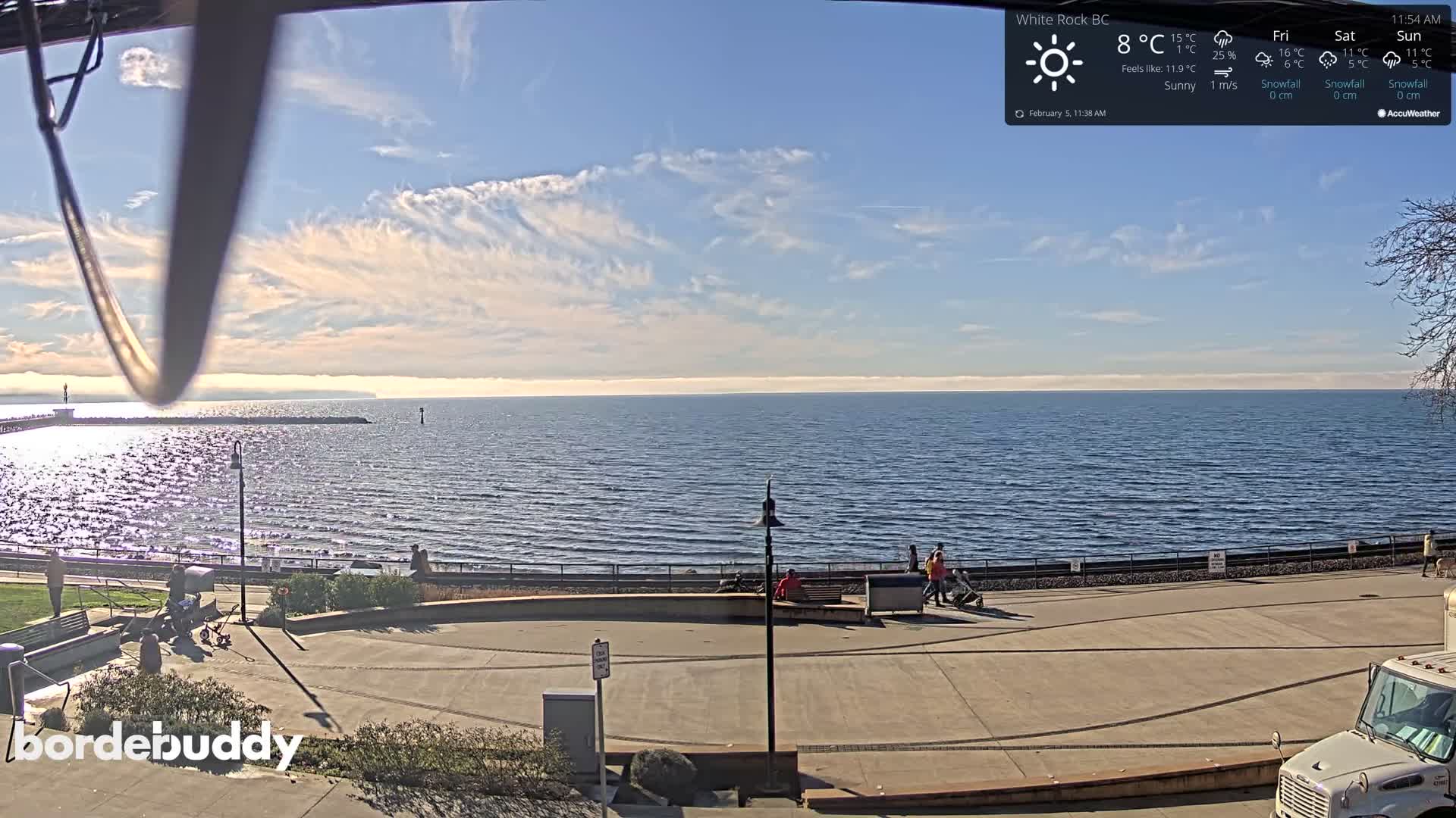 White Rock Beach & Memorial Park Live Cam - White Rock, Metro Vancouver, British Columbia, Canada