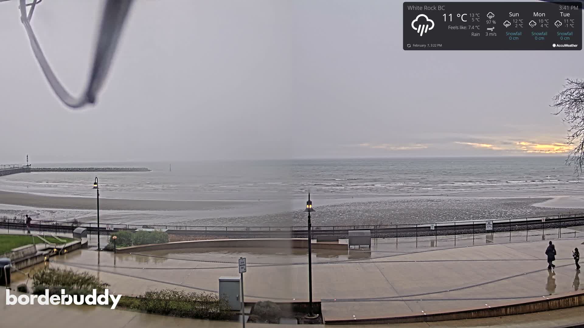 White Rock Beach & Memorial Park Live Cam - White Rock, Metro Vancouver, British Columbia, Canada