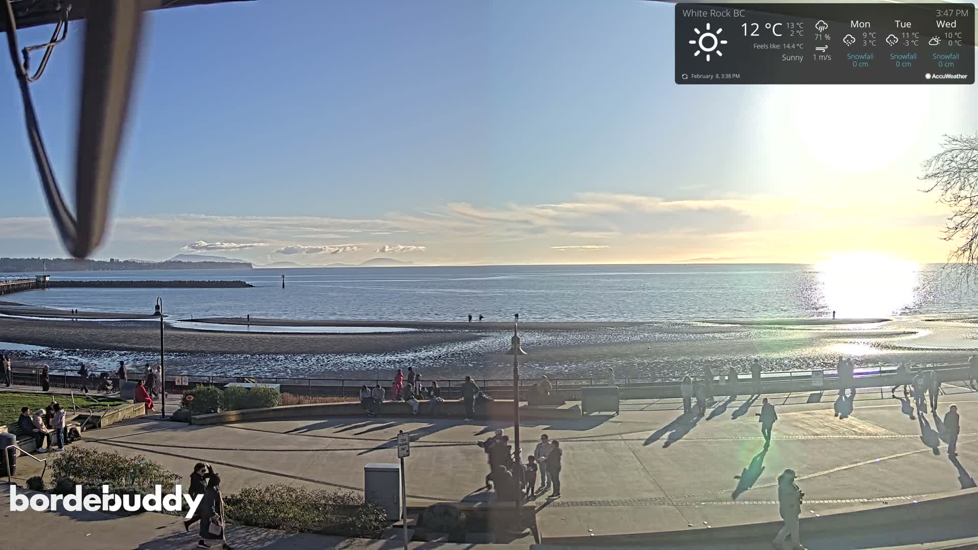 White Rock Beach & Memorial Park Live Cam - White Rock, Metro Vancouver, British Columbia, Canada