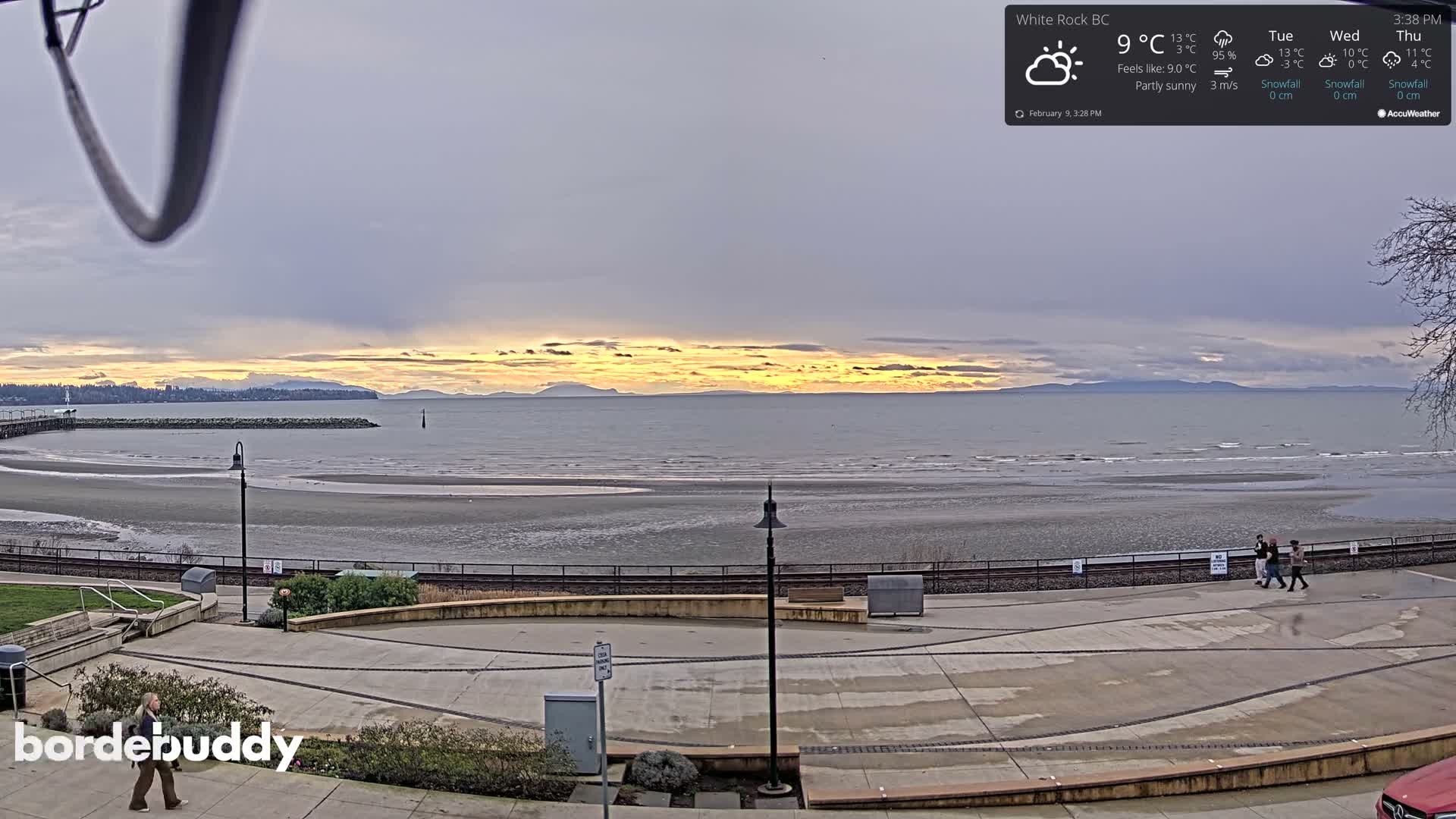 White Rock Beach & Memorial Park Live Cam - White Rock, Metro Vancouver, British Columbia, Canada