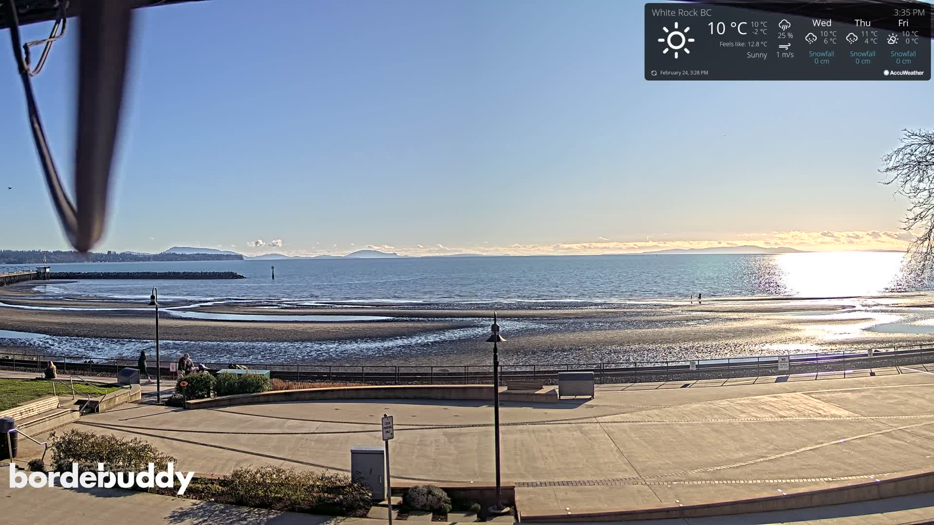 White Rock Beach & Memorial Park Live Cam - White Rock, Metro Vancouver, British Columbia, Canada