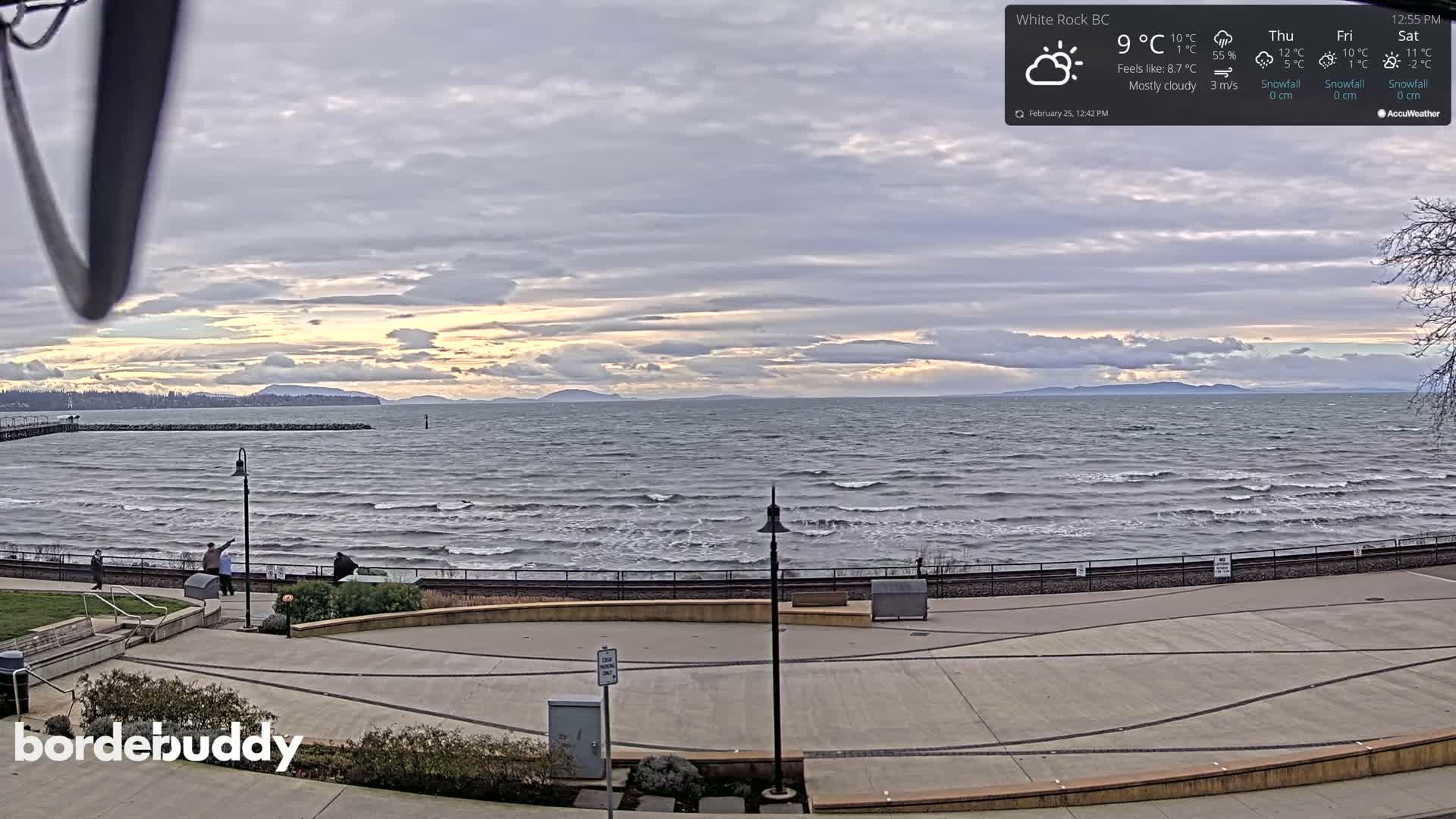 White Rock Beach & Memorial Park Live Cam - White Rock, Metro Vancouver, British Columbia, Canada