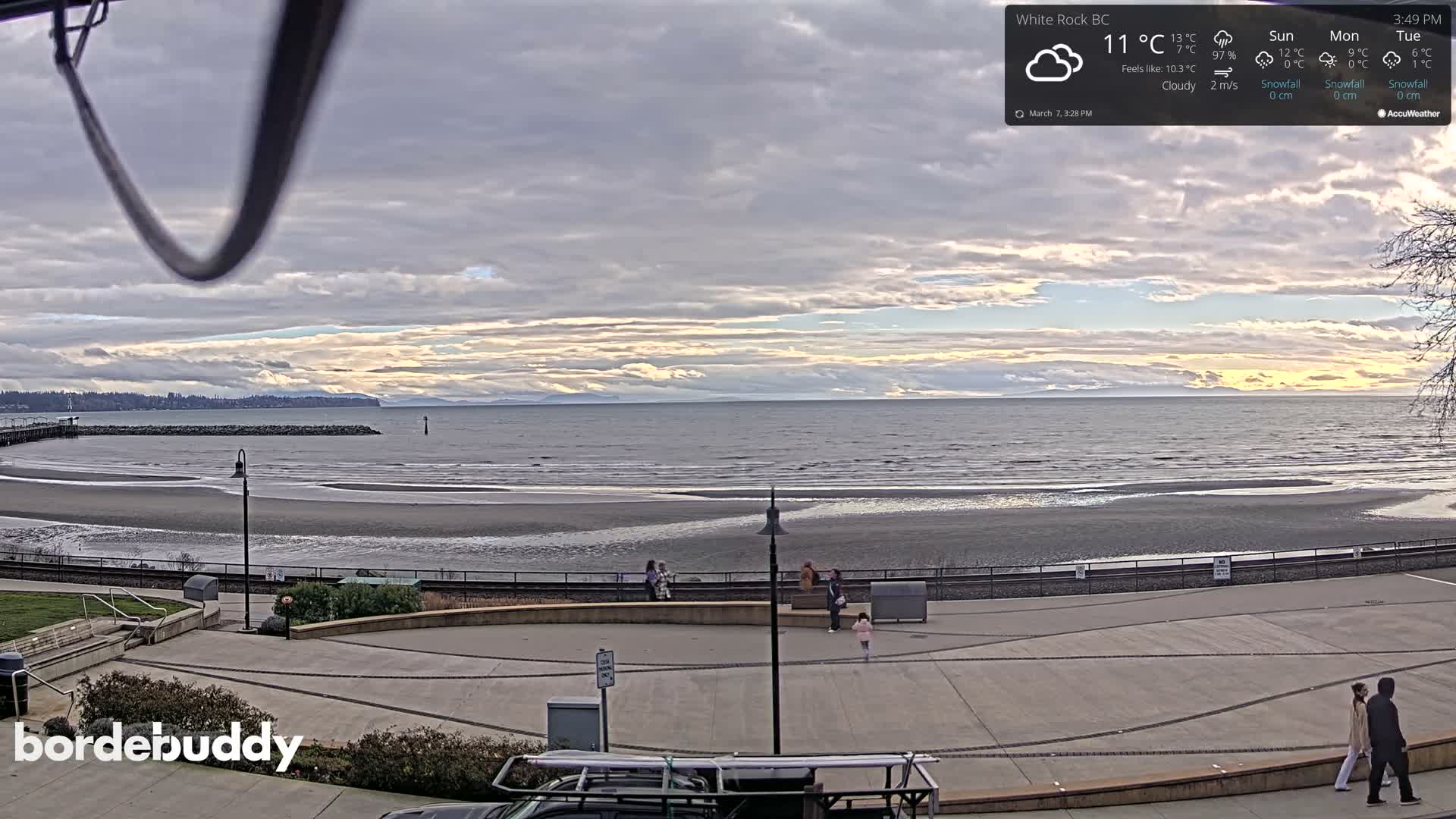 White Rock Beach & Memorial Park Live Cam - White Rock, Metro Vancouver, British Columbia, Canada