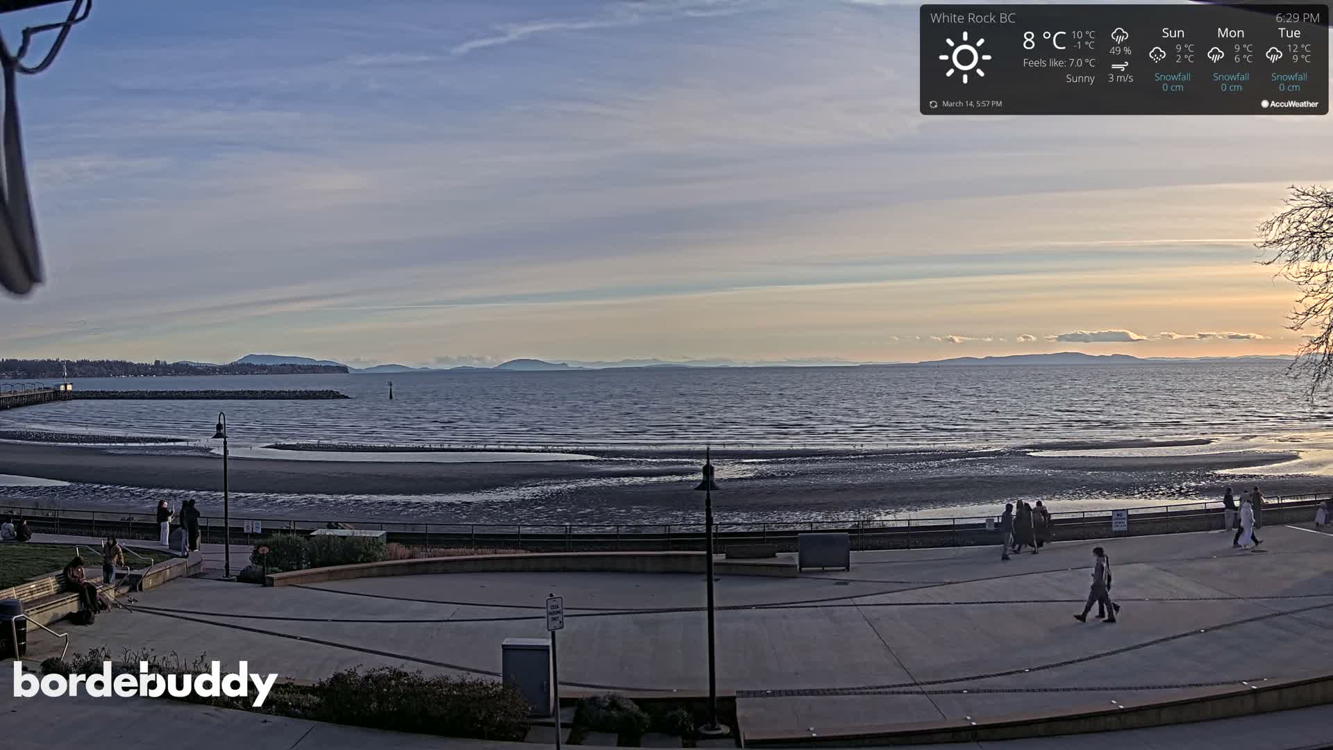 White Rock Beach & Memorial Park Live Cam - White Rock, Metro Vancouver, British Columbia, Canada
