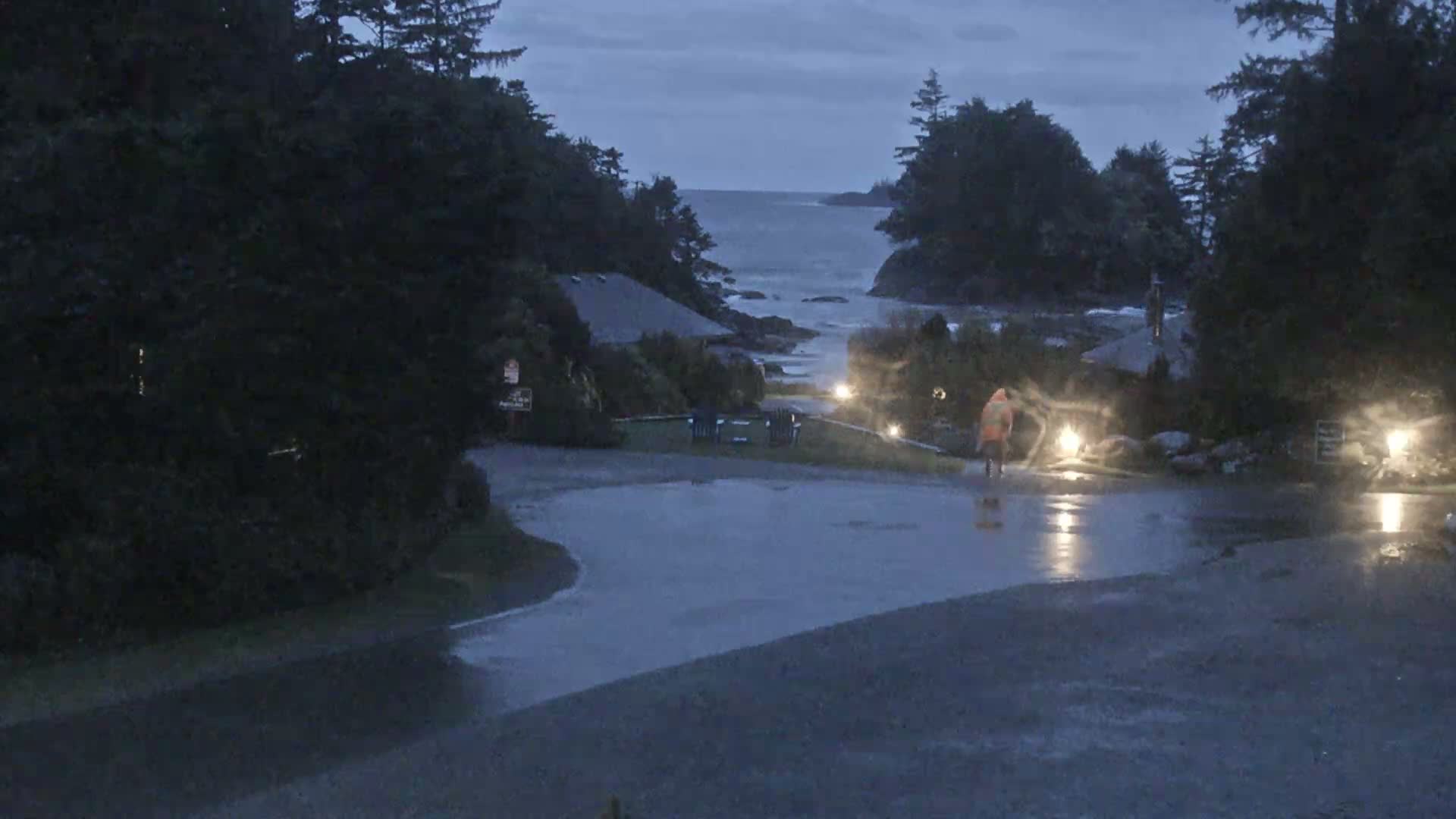 Tofino, Mackenzie Beach Live Cam - Tofino, Alberni-Clayoquot, British Columbia, Canada