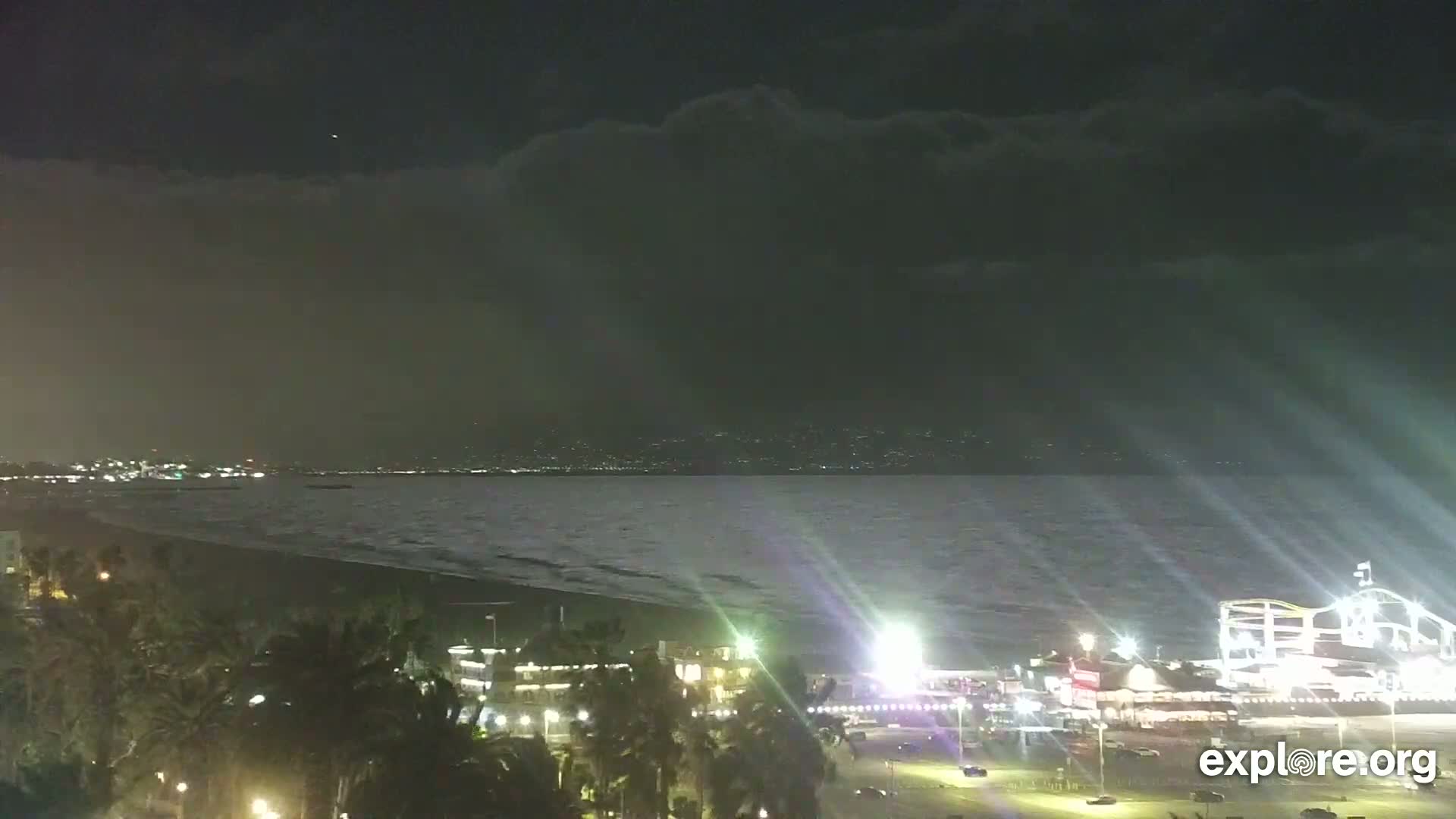 Santa Monica Beach & Pasific Palisades View Live Cam - Santa Monica, Los Angeles, California, USA