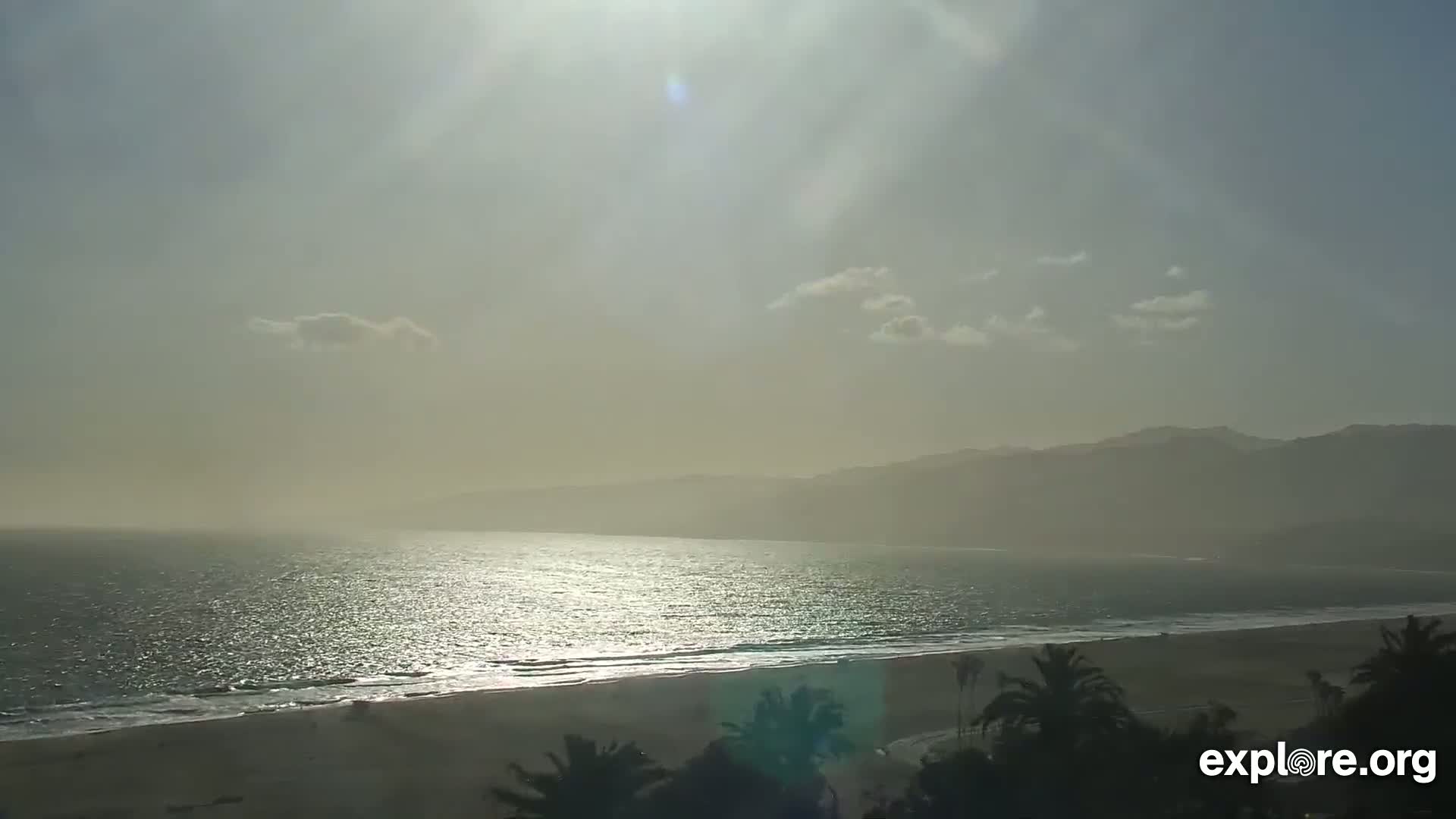 Santa Monica Beach & Pasific Palisades View Live Cam - Santa Monica, Los Angeles, California, USA