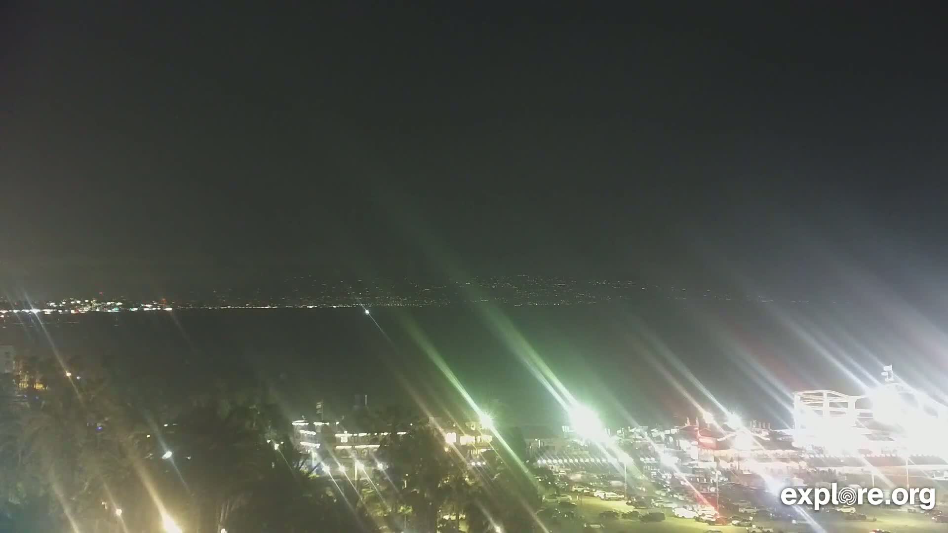 Santa Monica Beach & Pasific Palisades View Live Cam - Santa Monica, Los Angeles, California, USA