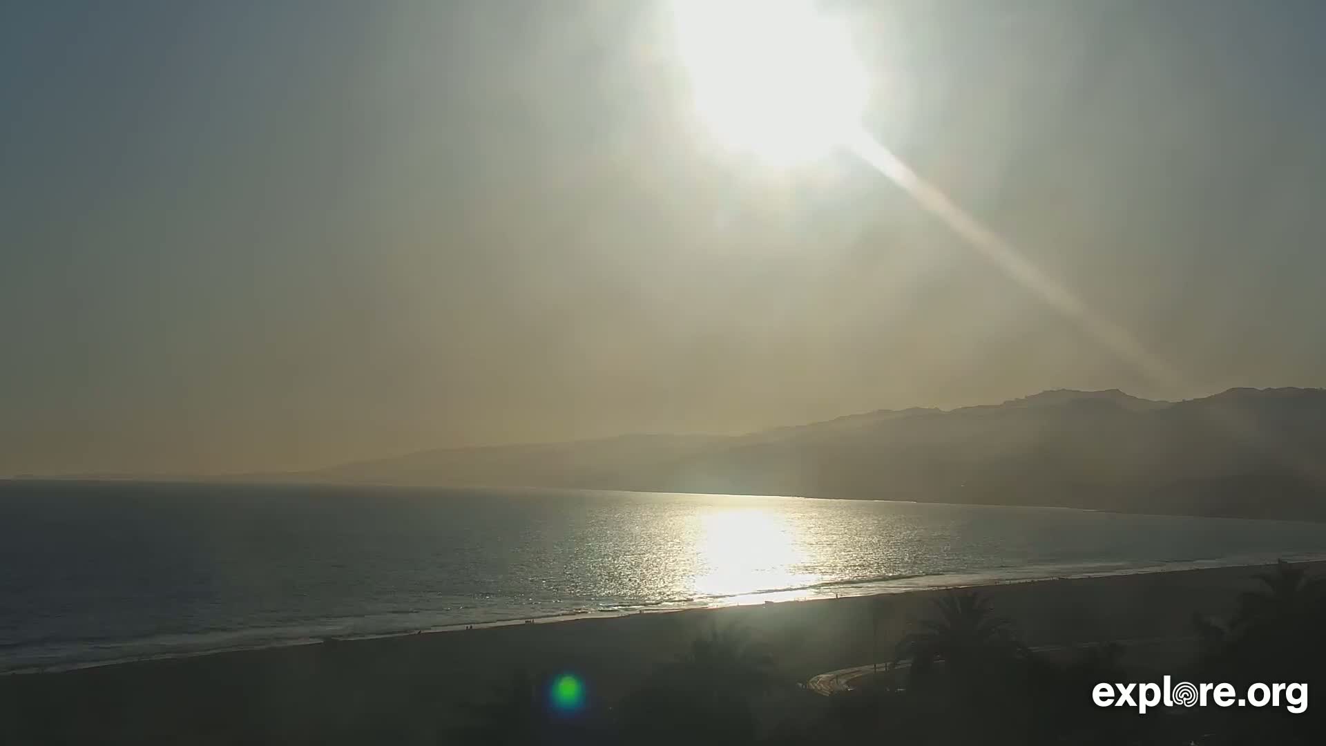 Santa Monica Beach & Pasific Palisades View Live Cam - Santa Monica, Los Angeles, California, USA