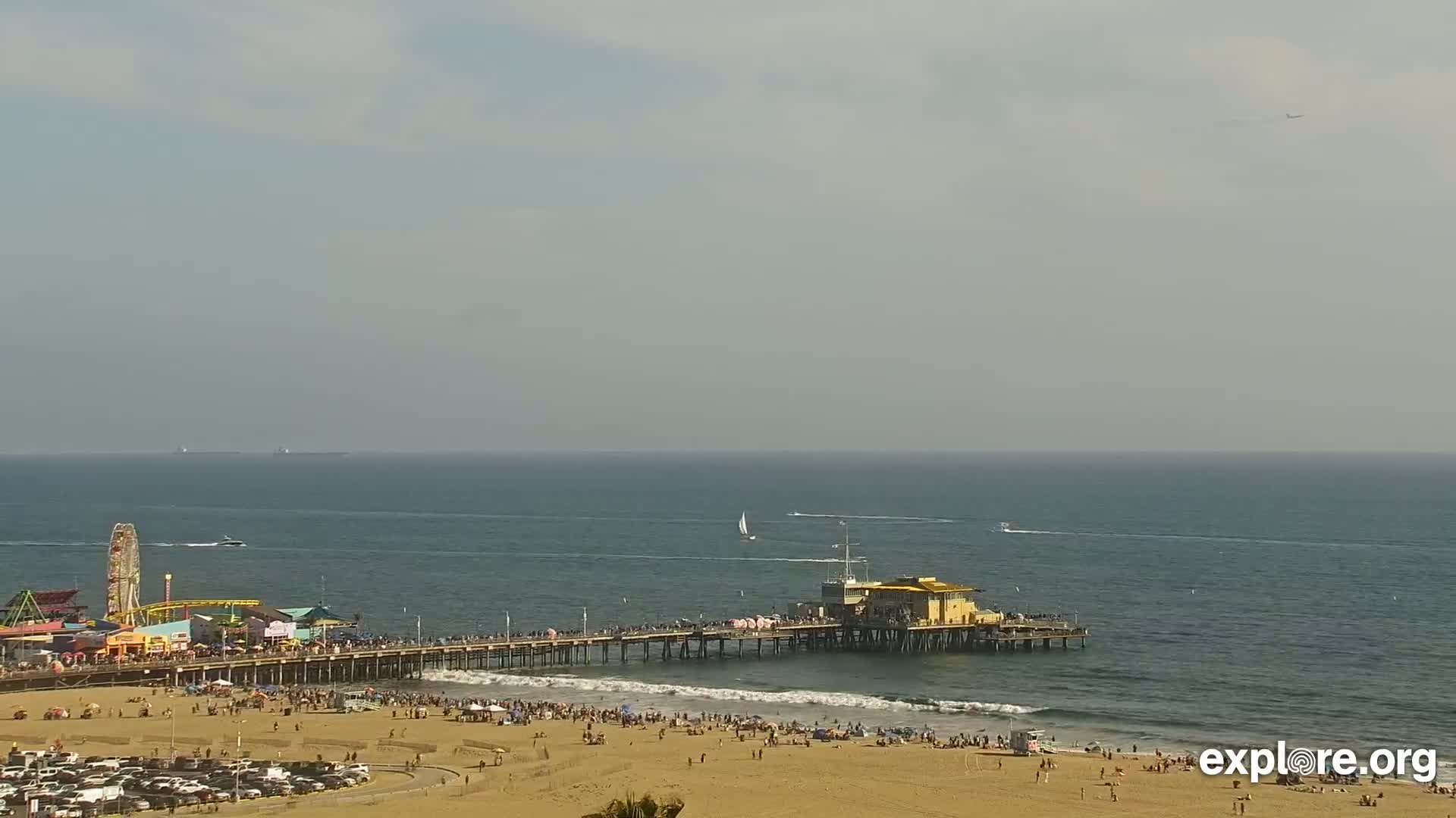Santa Monica Beach & Pasific Palisades View Live Cam - Santa Monica, Los Angeles, California, USA