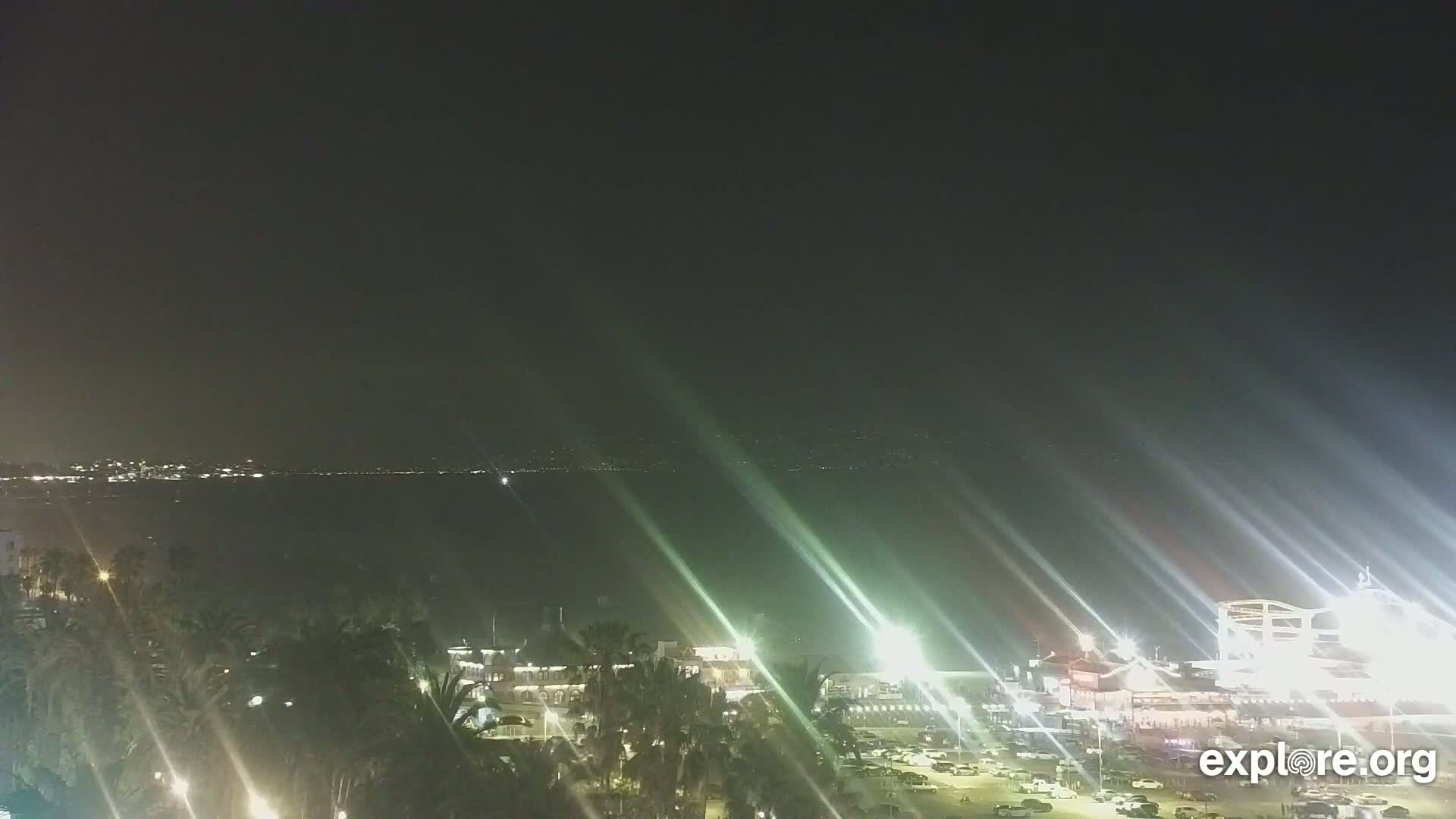 Santa Monica Beach & Pasific Palisades View Live Cam - Santa Monica, Los Angeles, California, USA