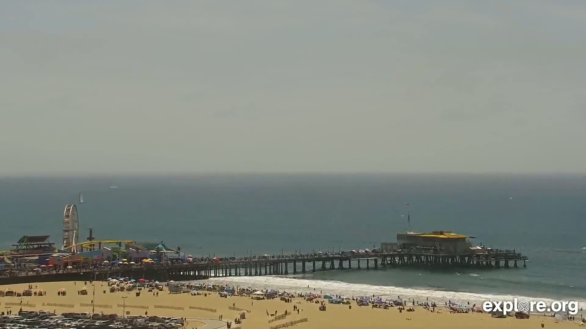 Santa Monica Beach & Pasific Palisades View Live Cam - Santa Monica, Los Angeles, California, USA