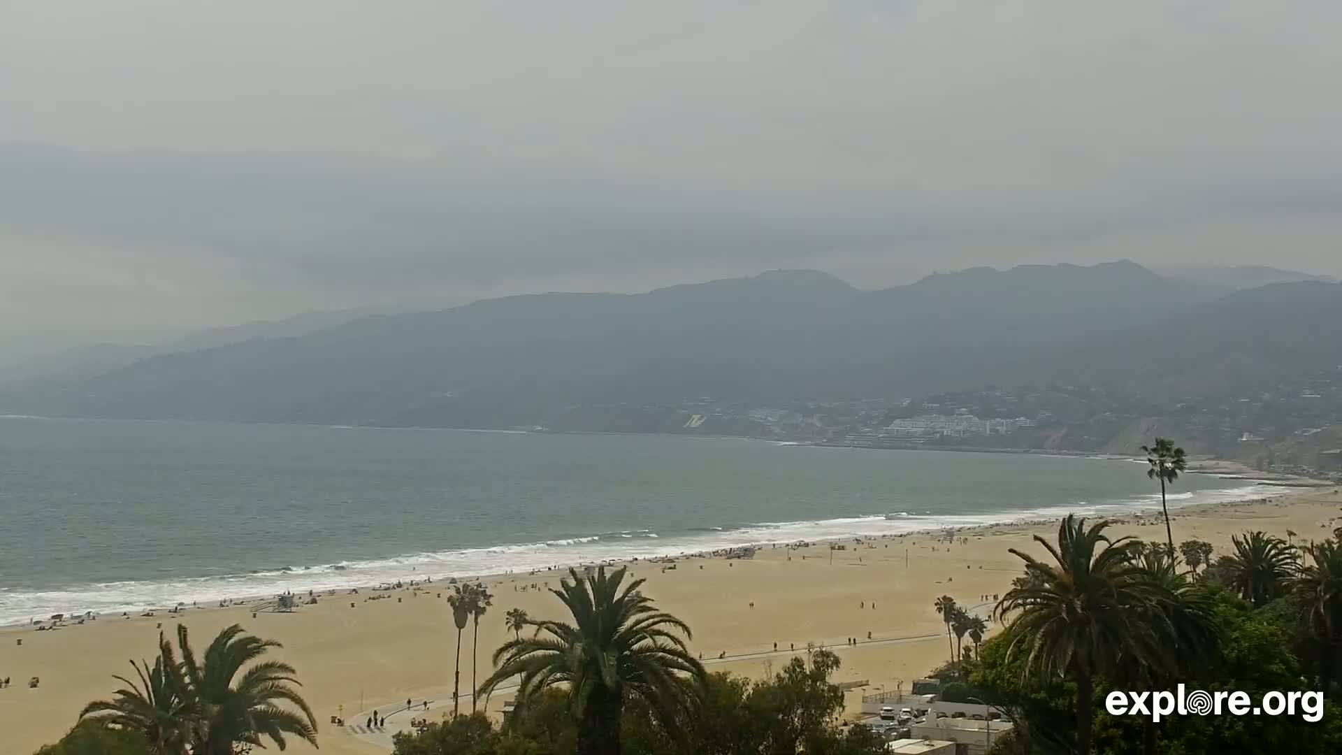Santa Monica Beach & Pasific Palisades View Live Cam - Santa Monica, Los Angeles, California, USA