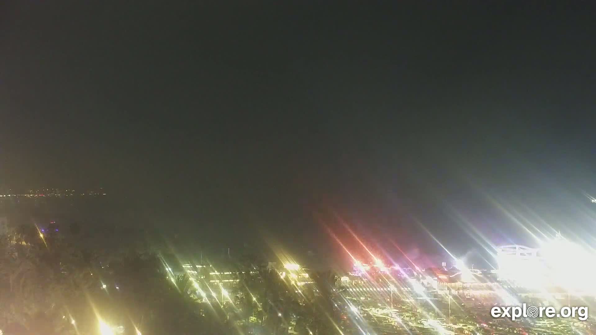 Santa Monica Beach & Pasific Palisades View Live Cam - Santa Monica, Los Angeles, California, USA
