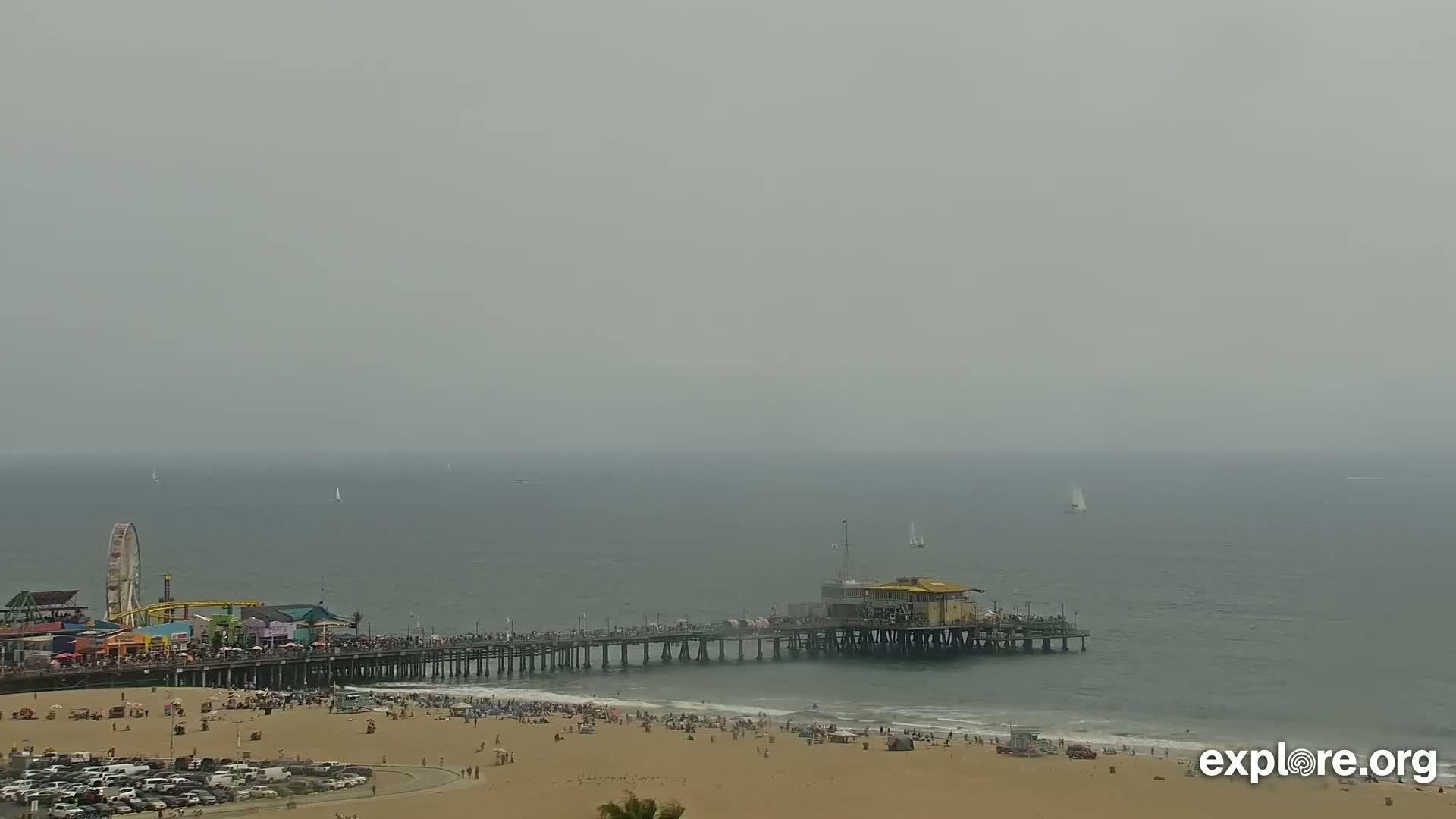 Santa Monica Beach & Pasific Palisades View Live Cam - Santa Monica, Los Angeles, California, USA