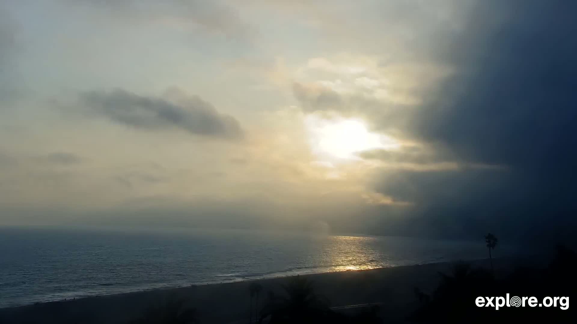 Santa Monica Beach & Pasific Palisades View Live Cam - Santa Monica, Los Angeles, California, USA