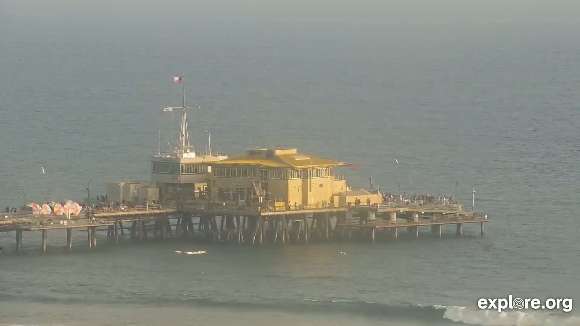 Santa Monica Beach & Pasific Palisades View Live Cam - Santa Monica, Los Angeles, California, USA