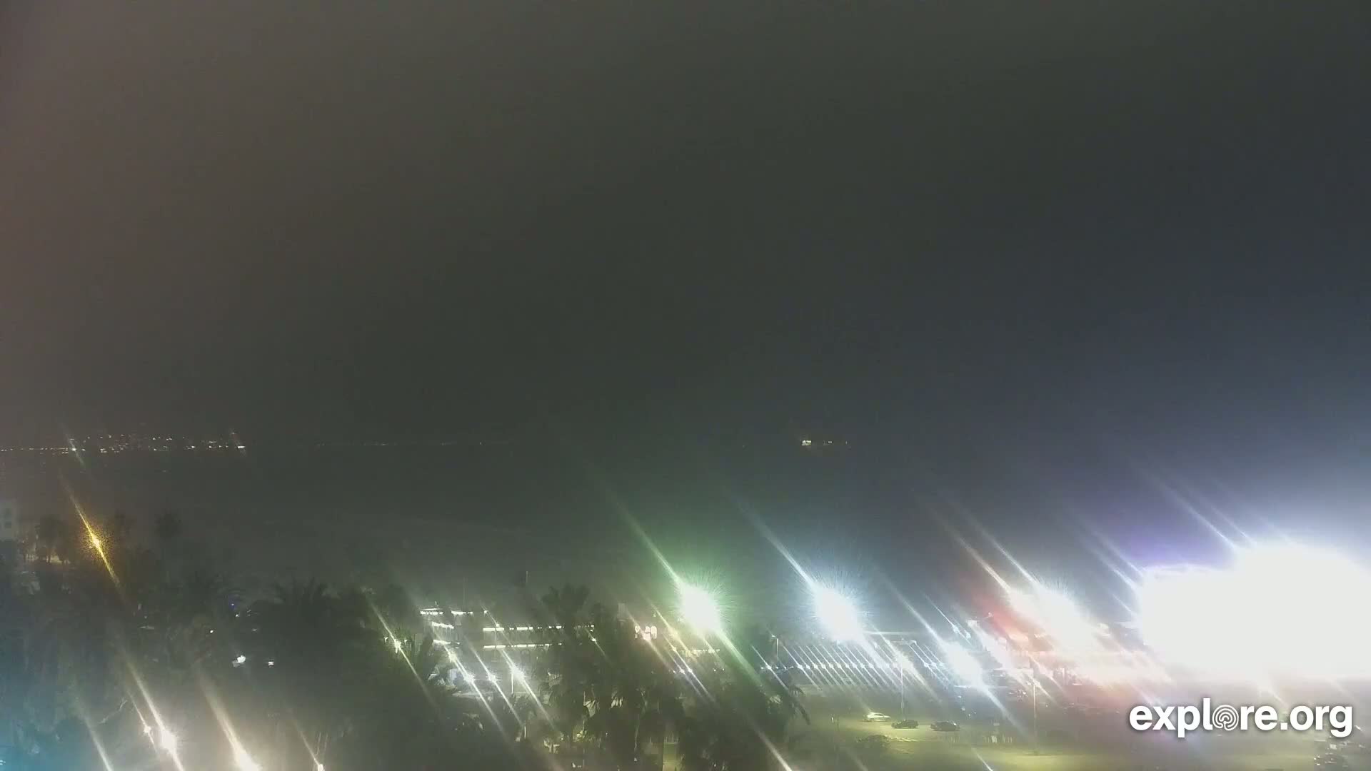 Santa Monica Beach & Pasific Palisades View Live Cam - Santa Monica, Los Angeles, California, USA