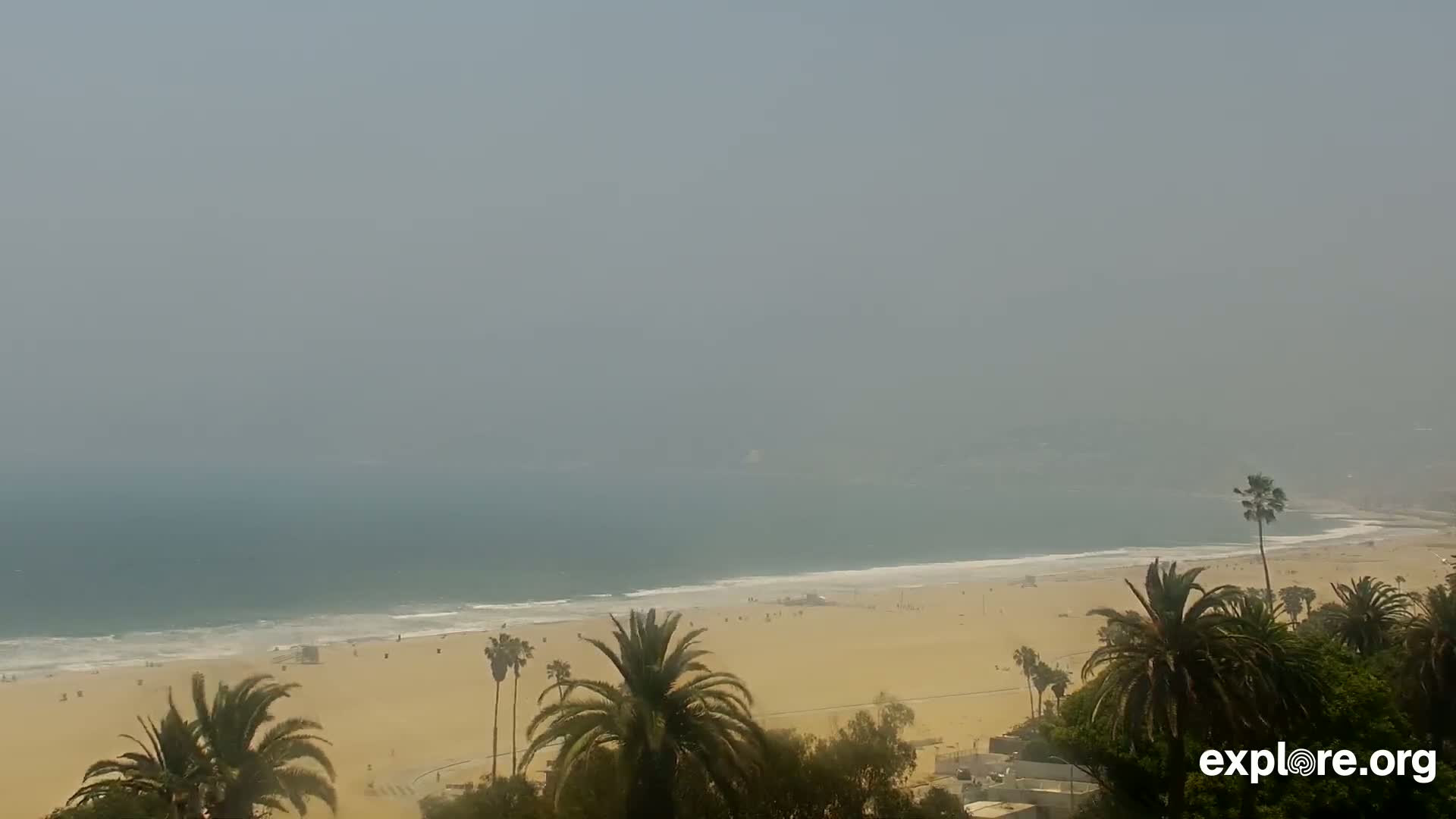 Santa Monica Beach & Pasific Palisades View Live Cam - Santa Monica, Los Angeles, California, USA