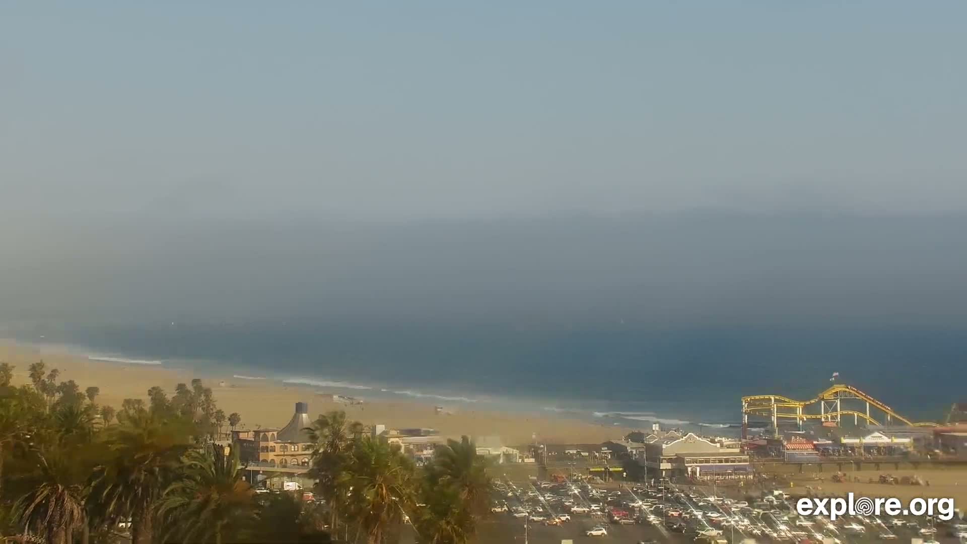 Santa Monica Beach & Pasific Palisades View Live Cam - Santa Monica, Los Angeles, California, USA