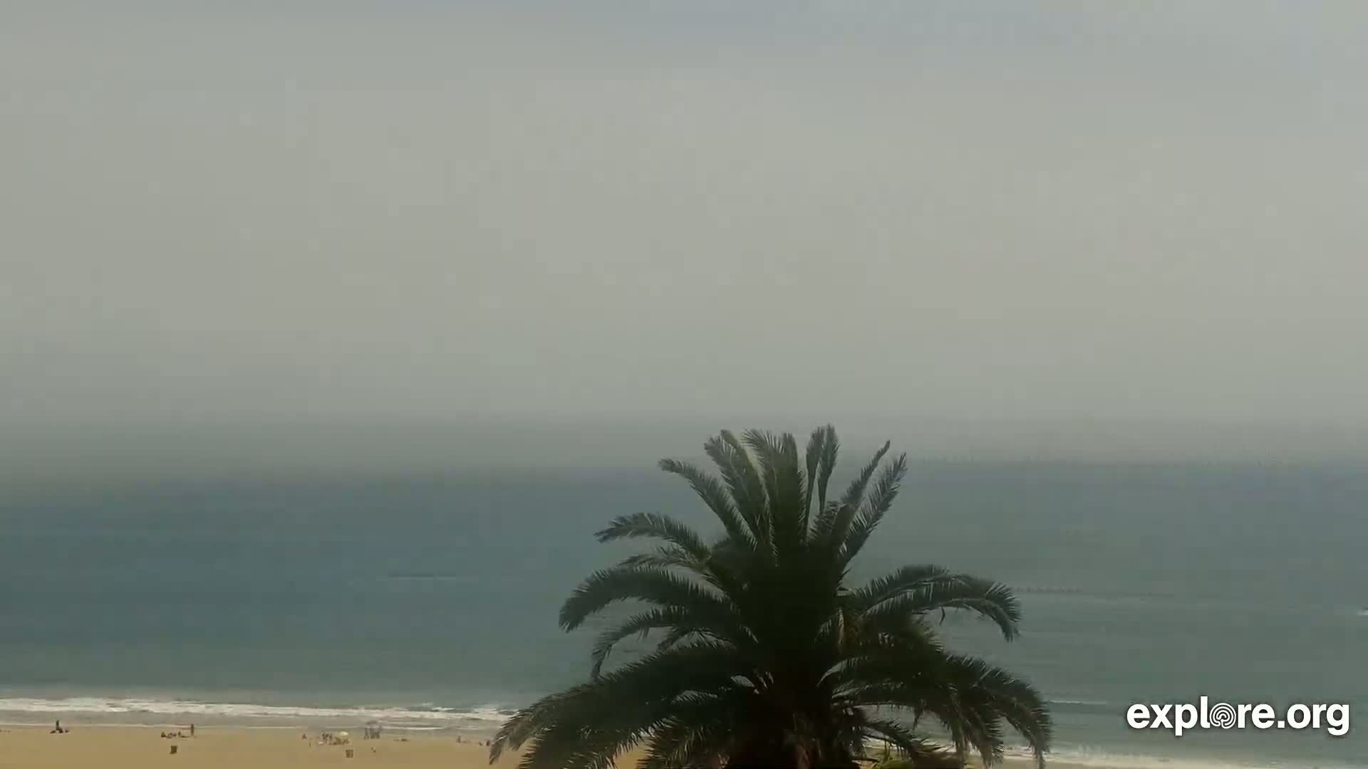 Santa Monica Beach & Pasific Palisades View Live Cam - Santa Monica, Los Angeles, California, USA