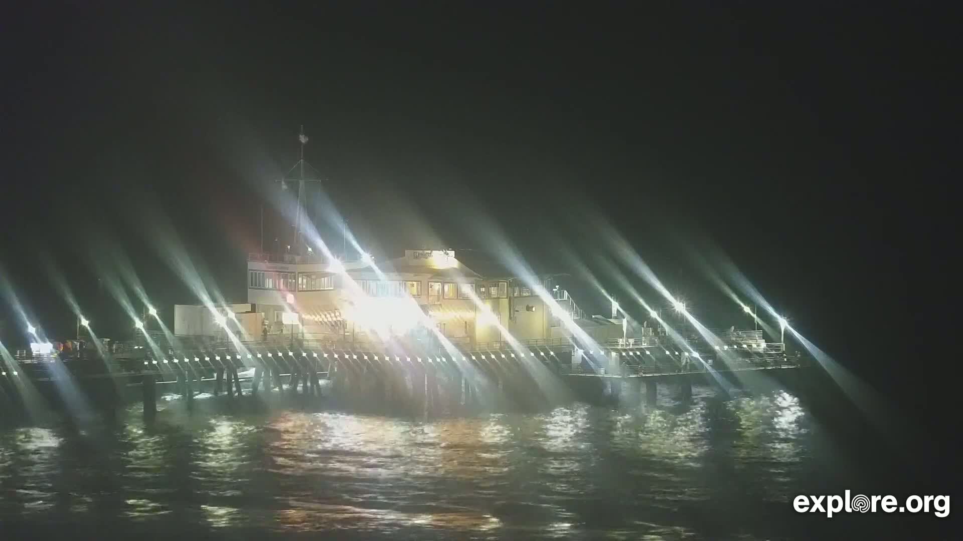 Santa Monica Beach & Pasific Palisades View Live Cam - Santa Monica, Los Angeles, California, USA