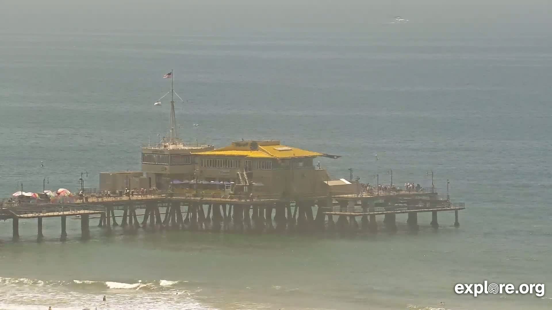 Santa Monica Beach & Pasific Palisades View Live Cam - Santa Monica, Los Angeles, California, USA