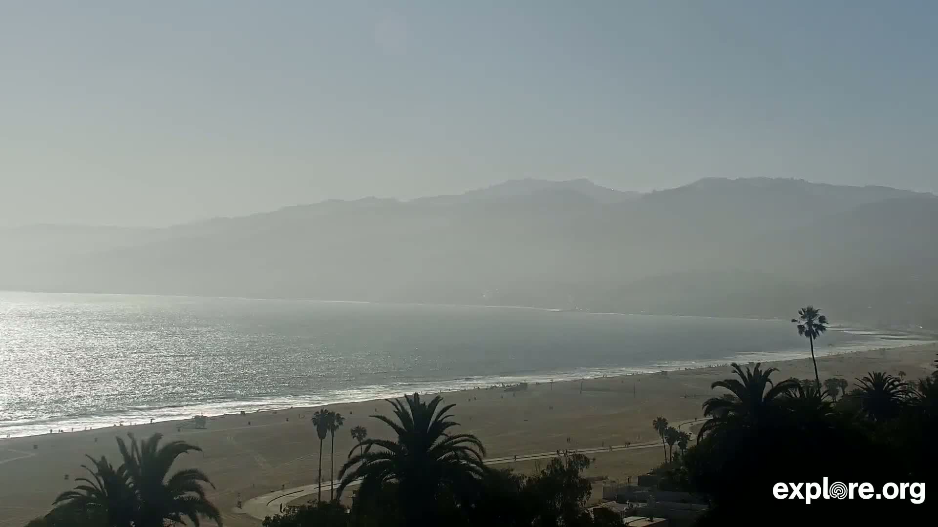 Santa Monica Beach & Pasific Palisades View Live Cam - Santa Monica, Los Angeles, California, USA