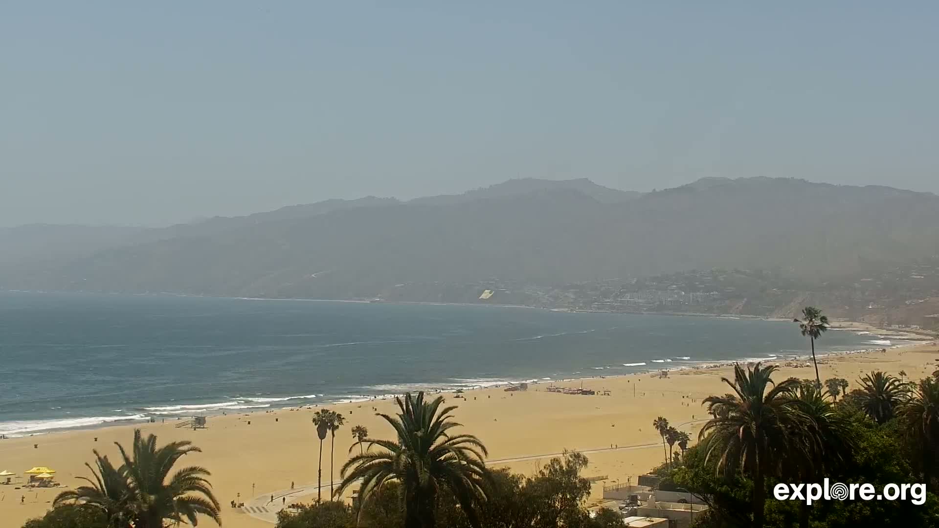 Santa Monica Beach & Pasific Palisades View Live Cam - Santa Monica, Los Angeles, California, USA