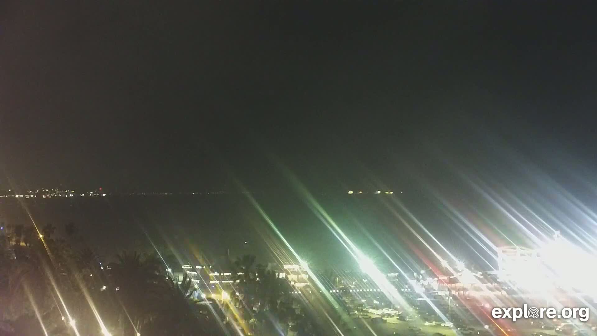 Santa Monica Beach & Pasific Palisades View Live Cam - Santa Monica, Los Angeles, California, USA