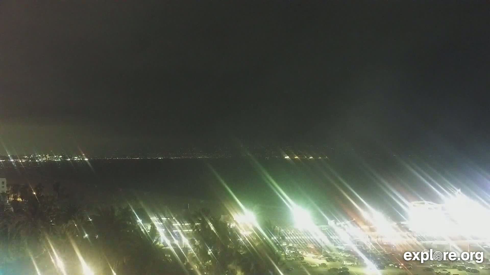 Santa Monica Beach & Pasific Palisades View Live Cam - Santa Monica, Los Angeles, California, USA