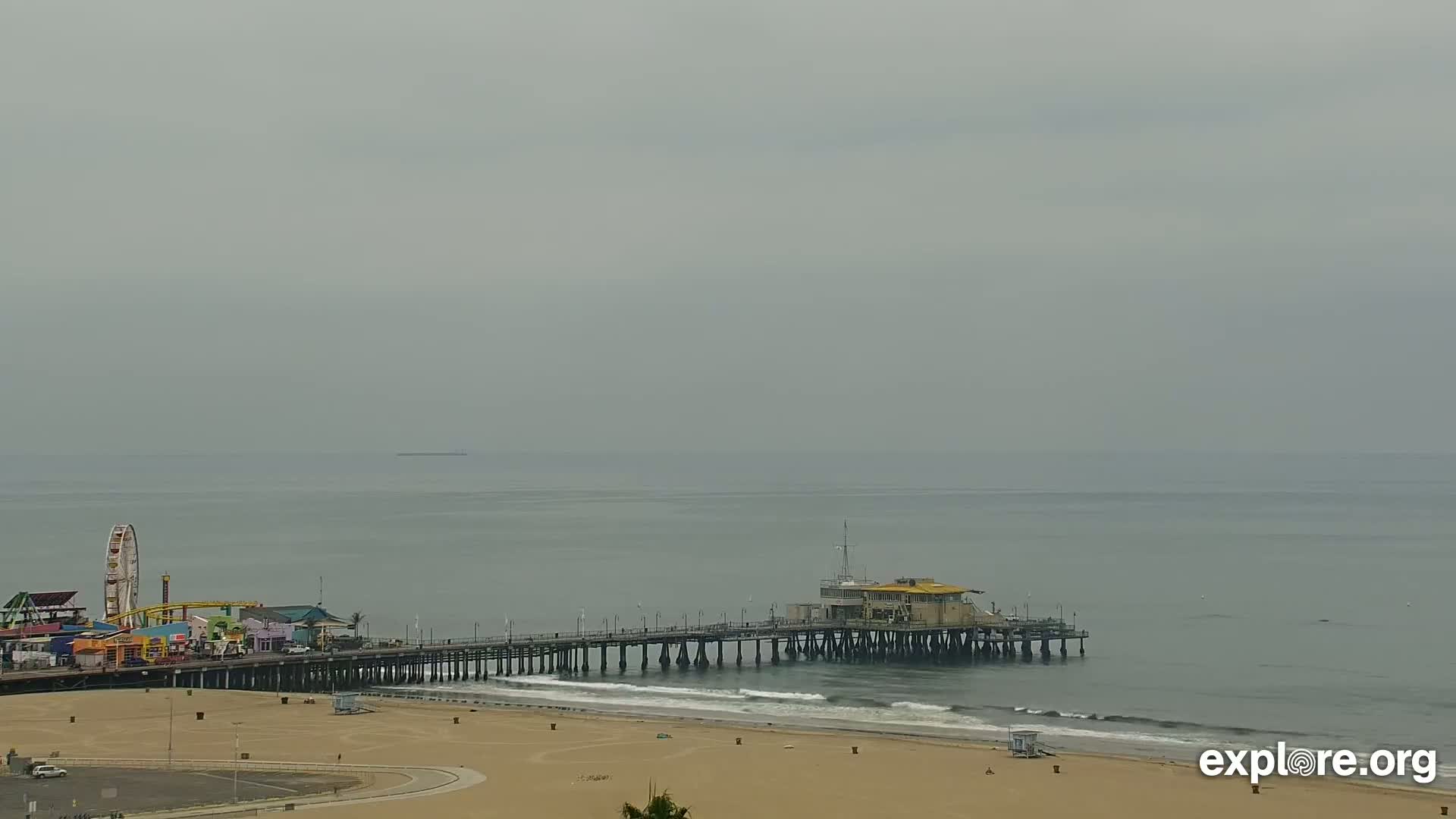 Santa Monica Beach & Pasific Palisades View Live Cam - Santa Monica, Los Angeles, California, USA