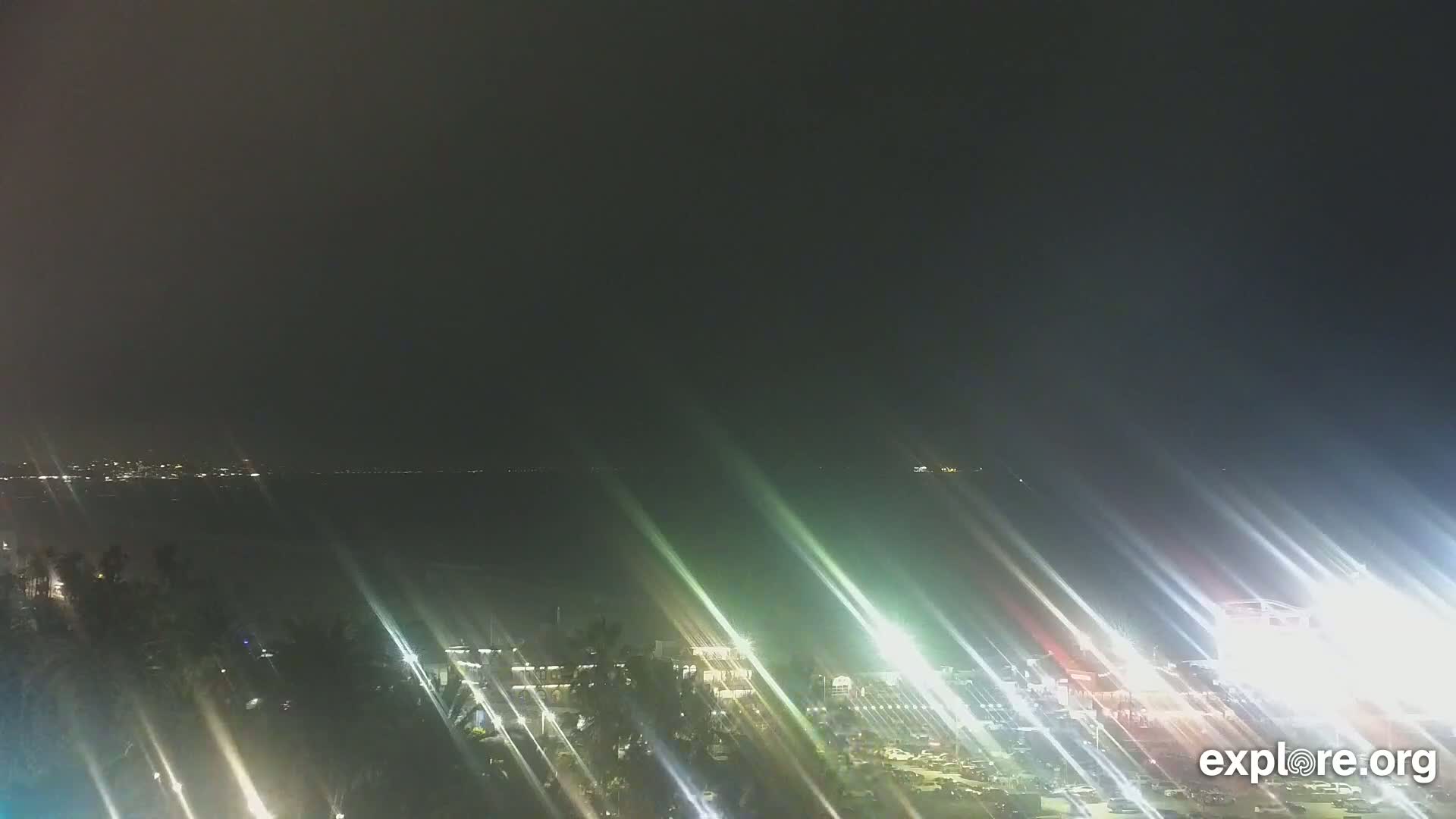 Santa Monica Beach & Pasific Palisades View Live Cam - Santa Monica, Los Angeles, California, USA