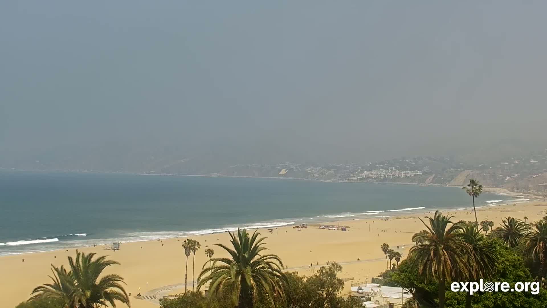 Santa Monica Beach & Pasific Palisades View Live Cam - Santa Monica, Los Angeles, California, USA