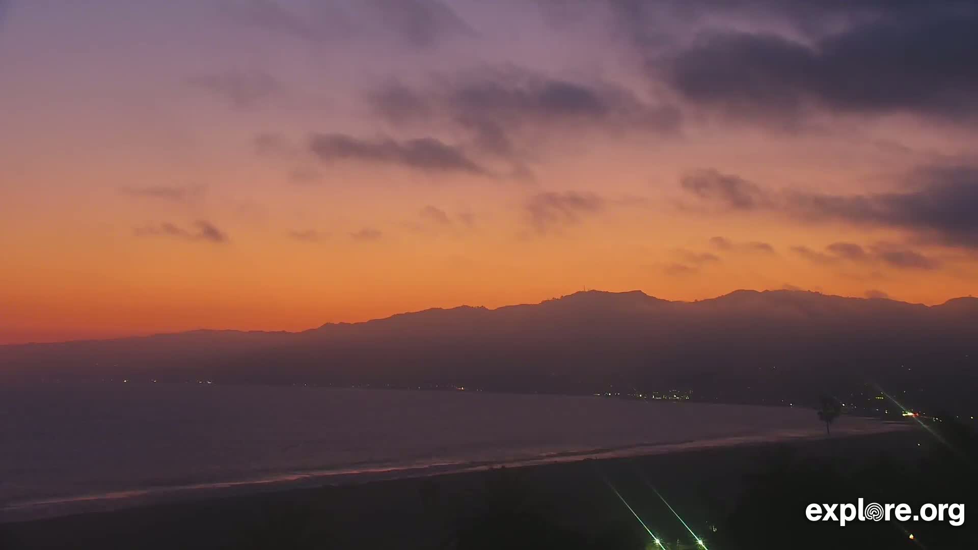 Santa Monica Beach & Pasific Palisades View Live Cam - Santa Monica, Los Angeles, California, USA
