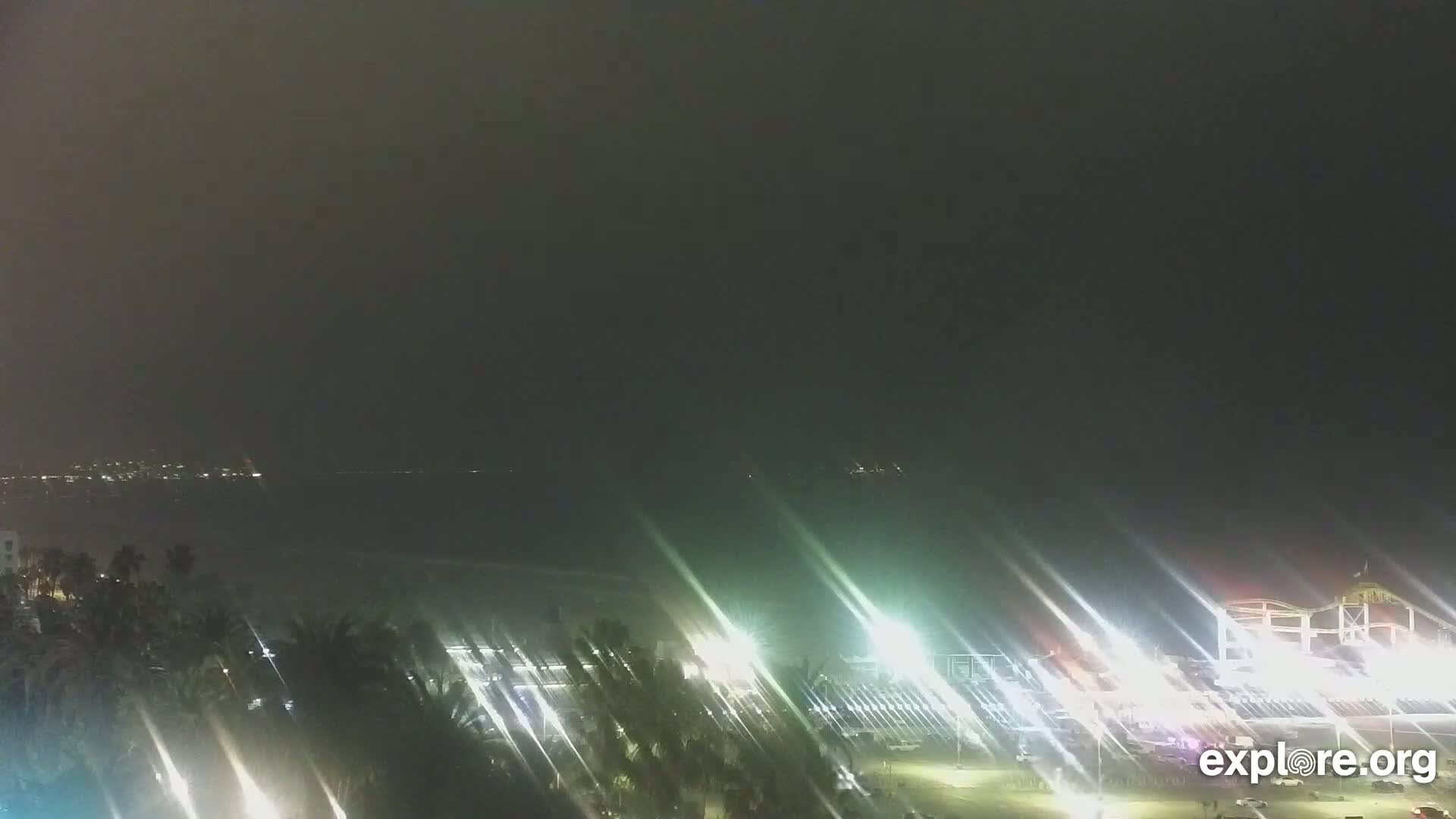 Santa Monica Beach & Pasific Palisades View Live Cam - Santa Monica, Los Angeles, California, USA