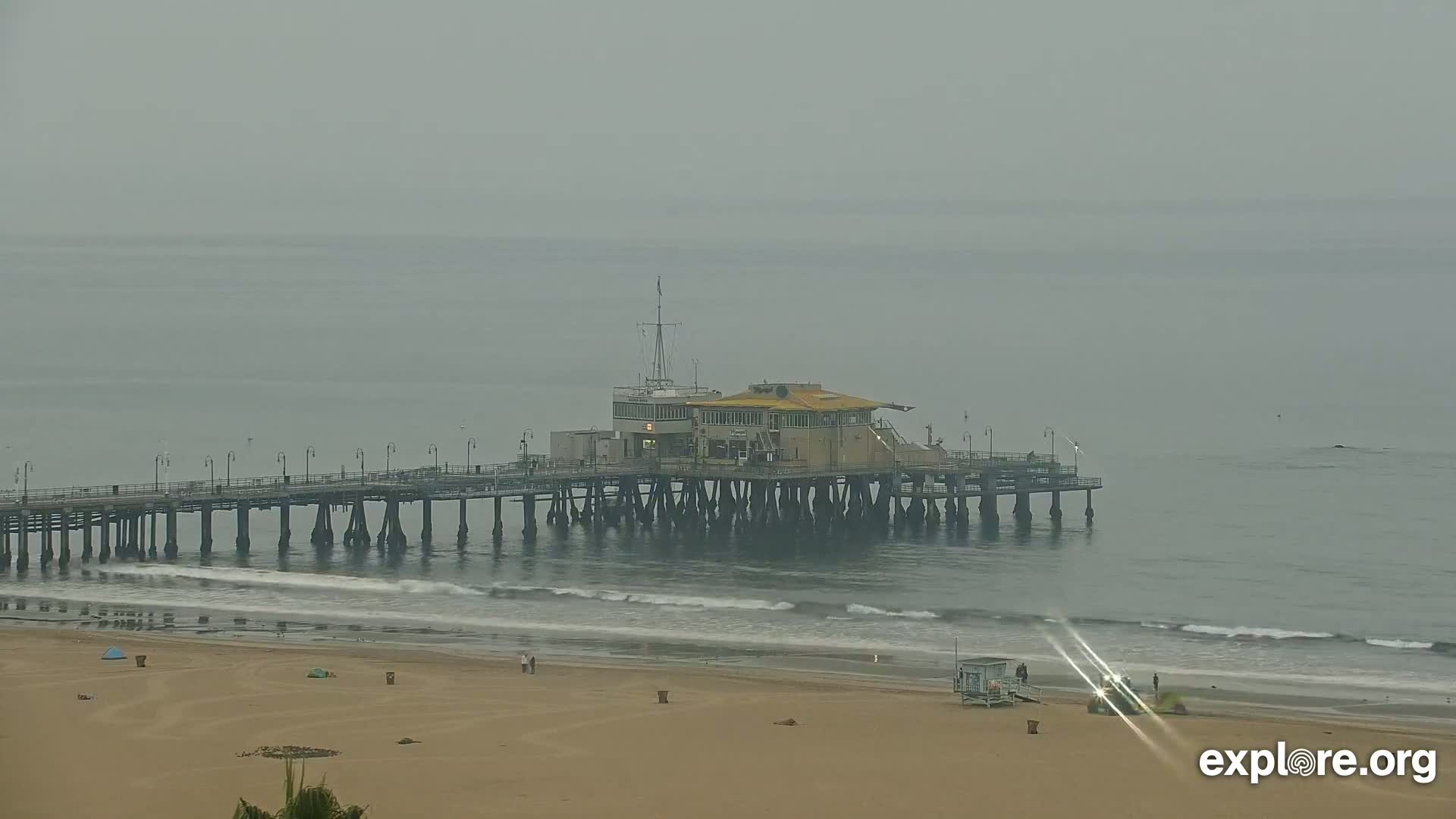 Santa Monica Beach & Pasific Palisades View Live Cam - Santa Monica, Los Angeles, California, USA