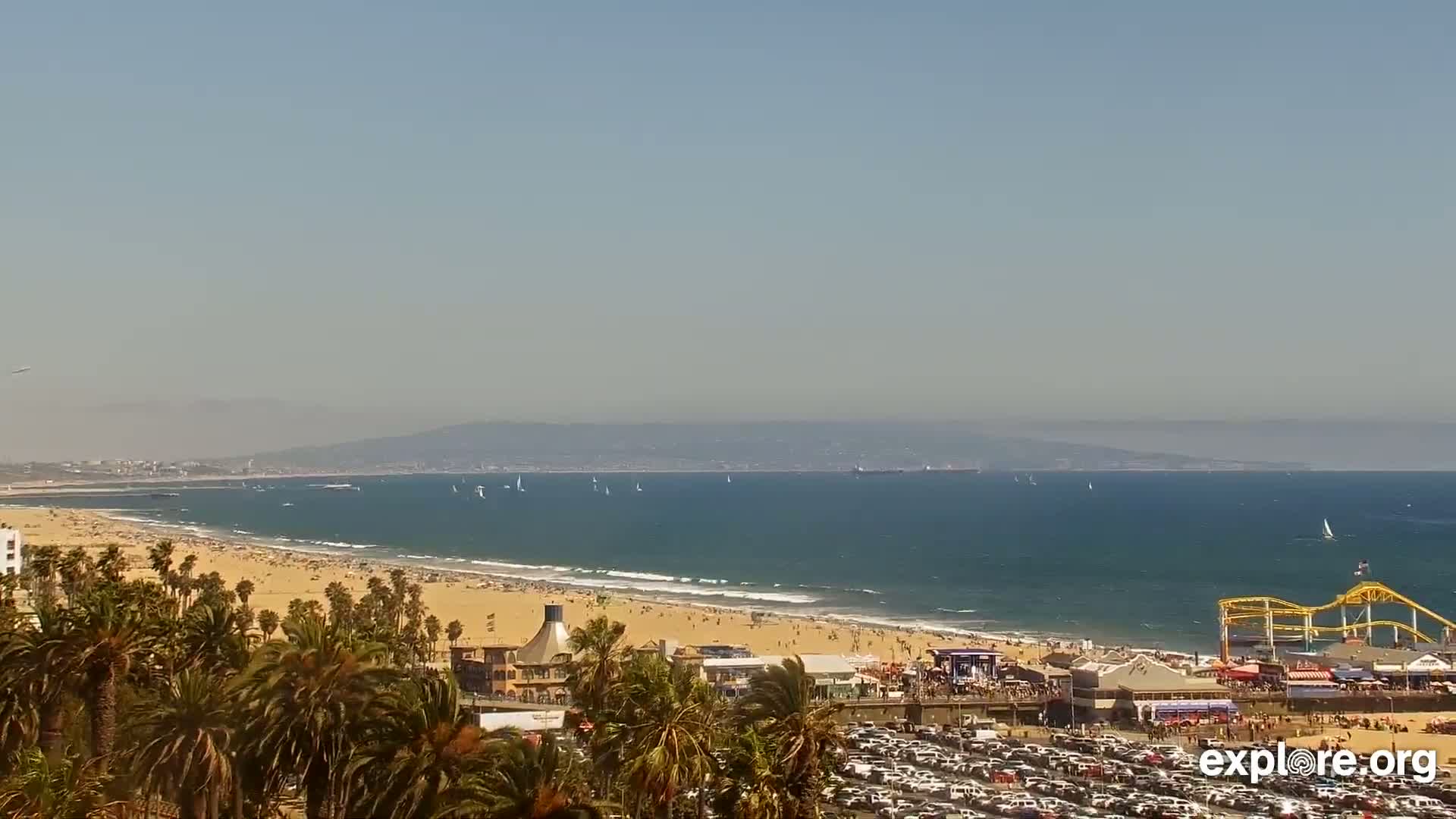 Santa Monica Beach & Pasific Palisades View Live Cam - Santa Monica, Los Angeles, California, USA