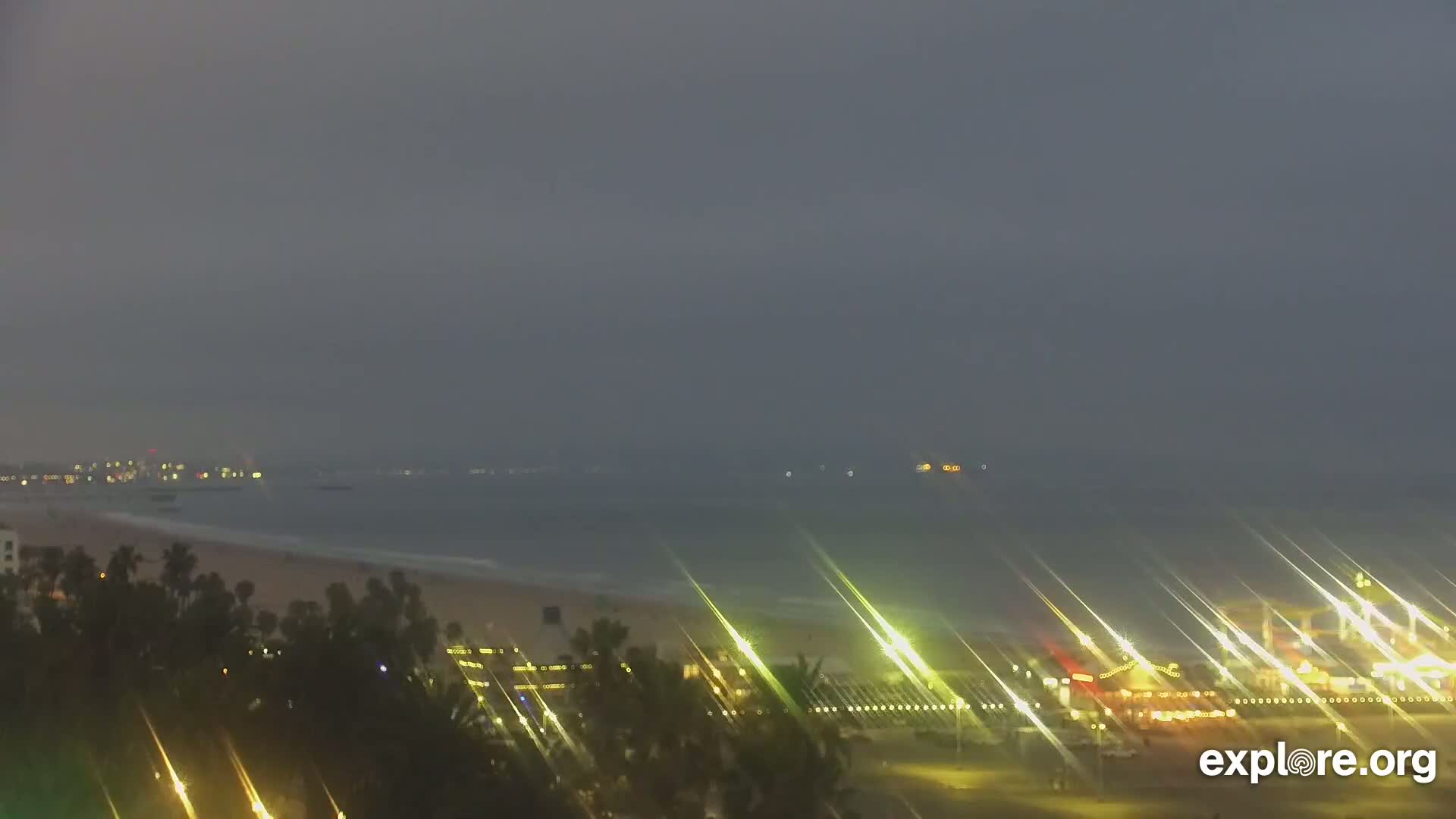 Santa Monica Beach & Pasific Palisades View Live Cam - Santa Monica, Los Angeles, California, USA