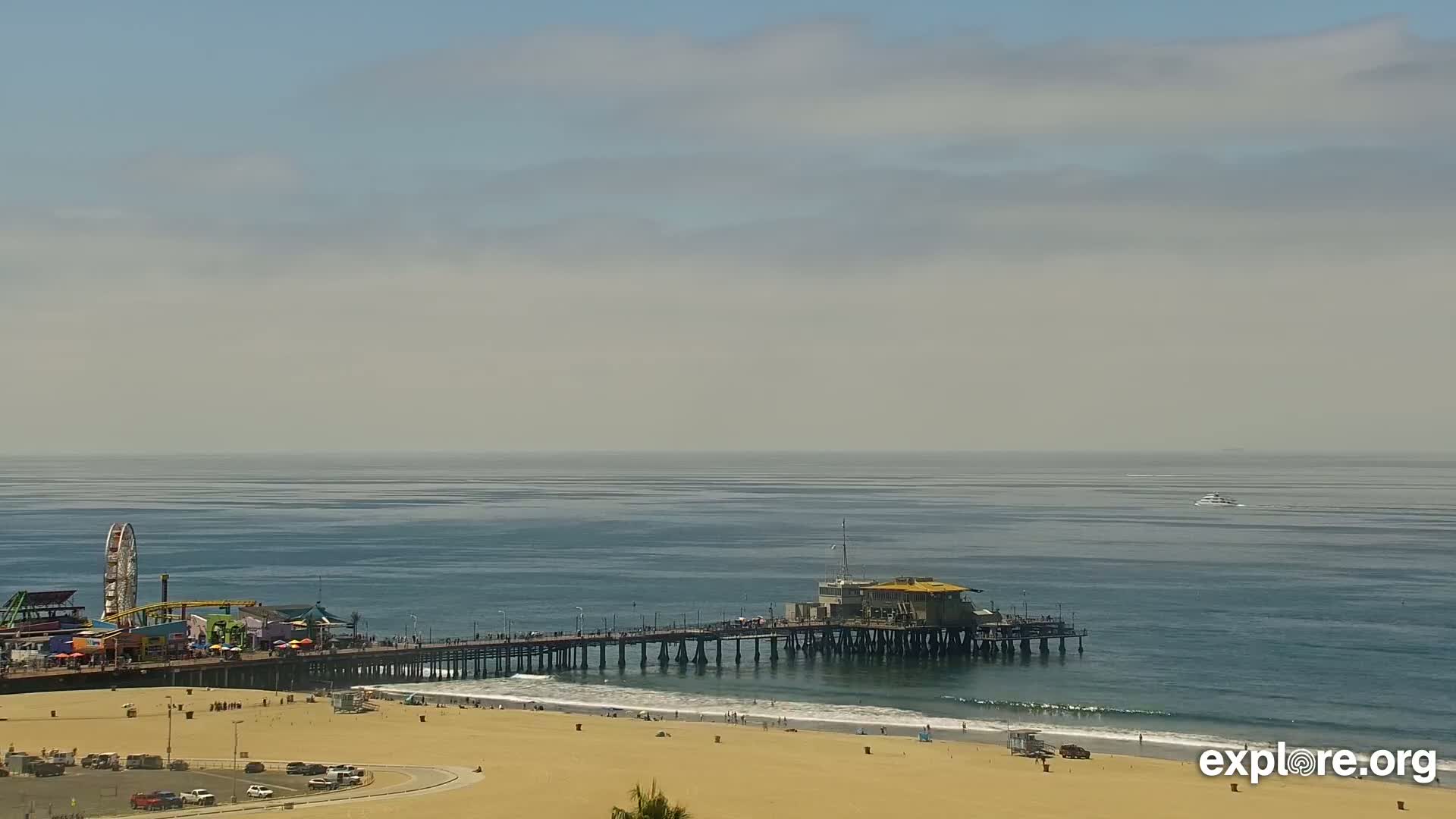 Santa Monica Beach & Pasific Palisades View Live Cam - Santa Monica, Los Angeles, California, USA