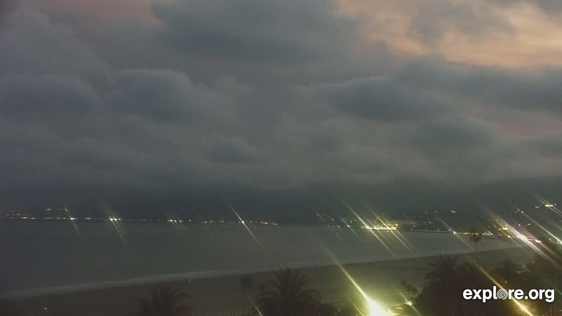 Santa Monica Beach & Pasific Palisades View Live Cam - Santa Monica, Los Angeles, California, USA