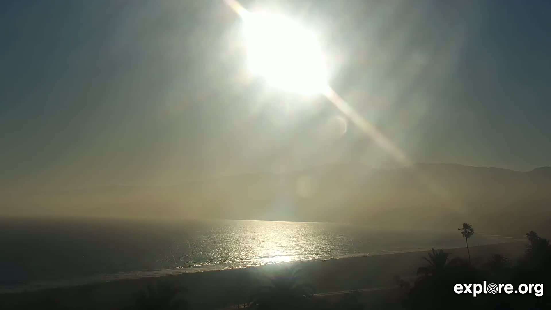 Santa Monica Beach & Pasific Palisades View Live Cam - Santa Monica, Los Angeles, California, USA
