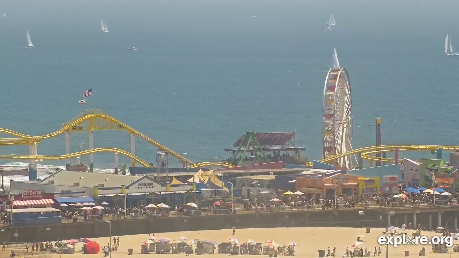 Santa Monica Beach & Pasific Palisades View Live Cam - Santa Monica, Los Angeles, California, USA